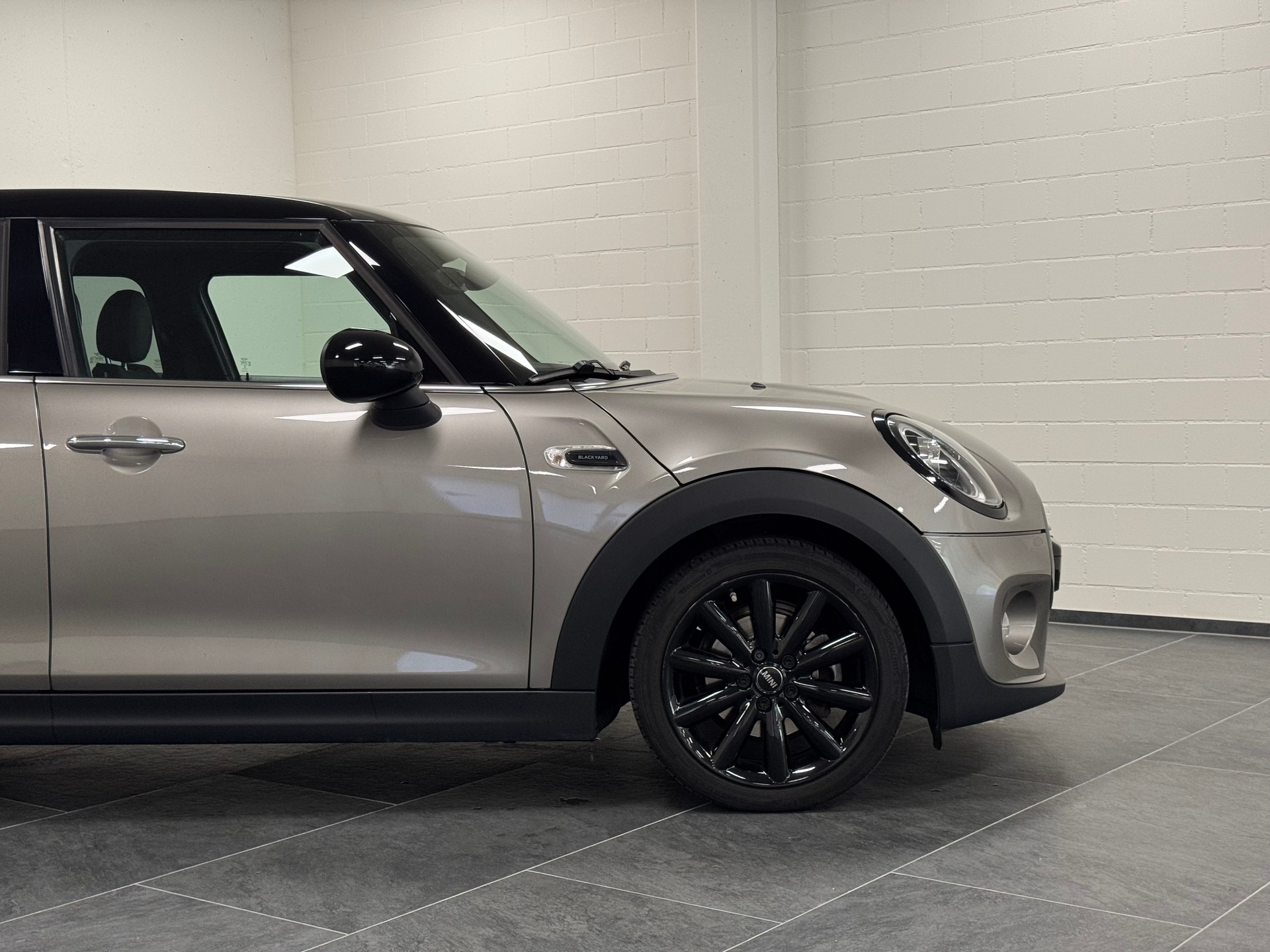 MINI Cooper Blackyard-image-1