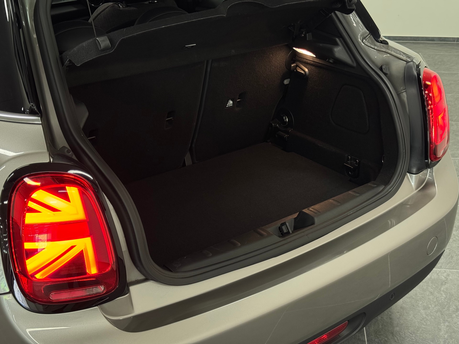 MINI Cooper Blackyard-image-10