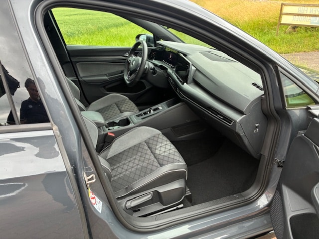 VW Golf 1.5 eTSI mHEV ACT R-Line DSG-image-6