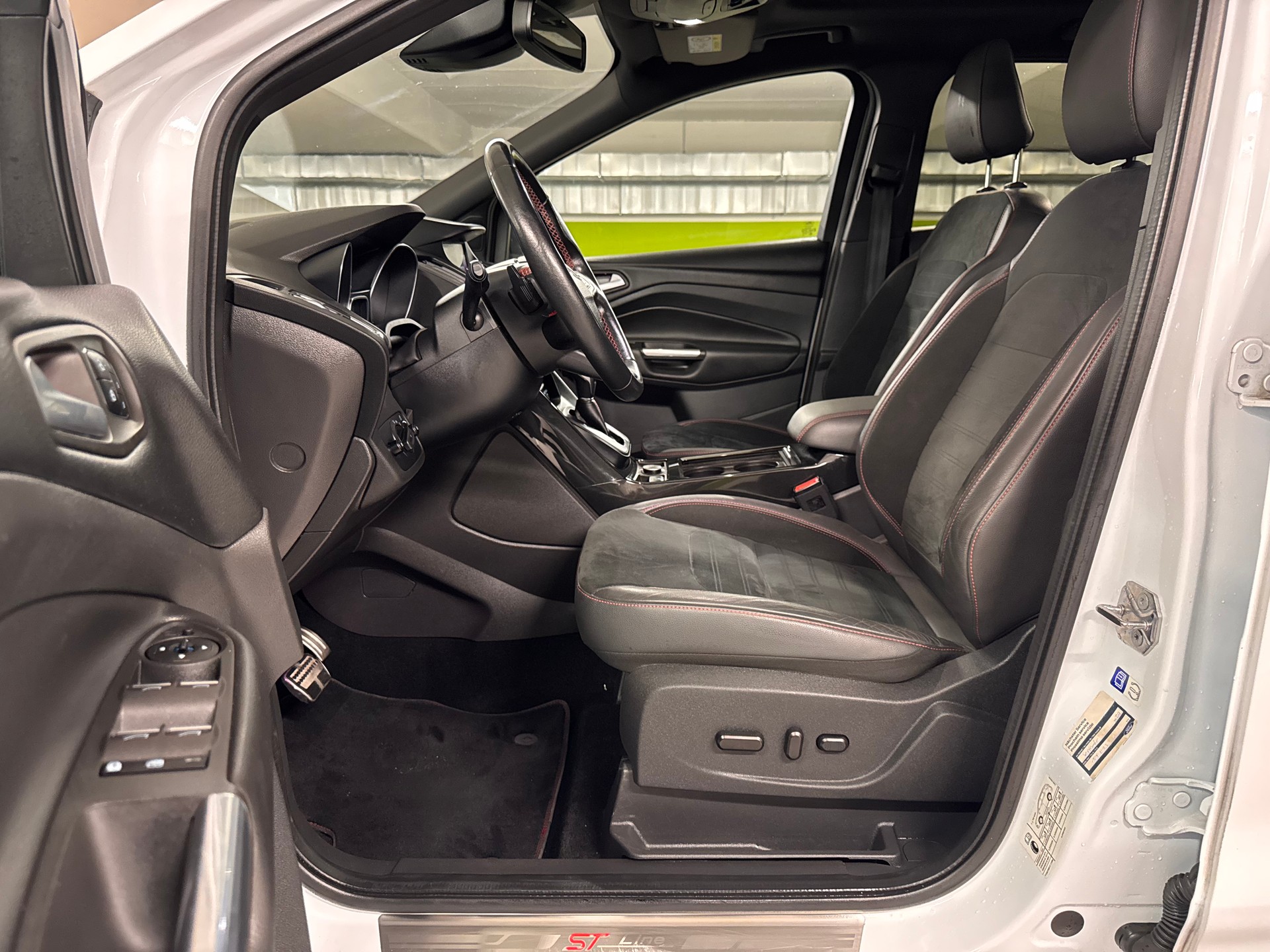 FORD Kuga 1.5 SCTi ST Line 4WD Automatic-image-9