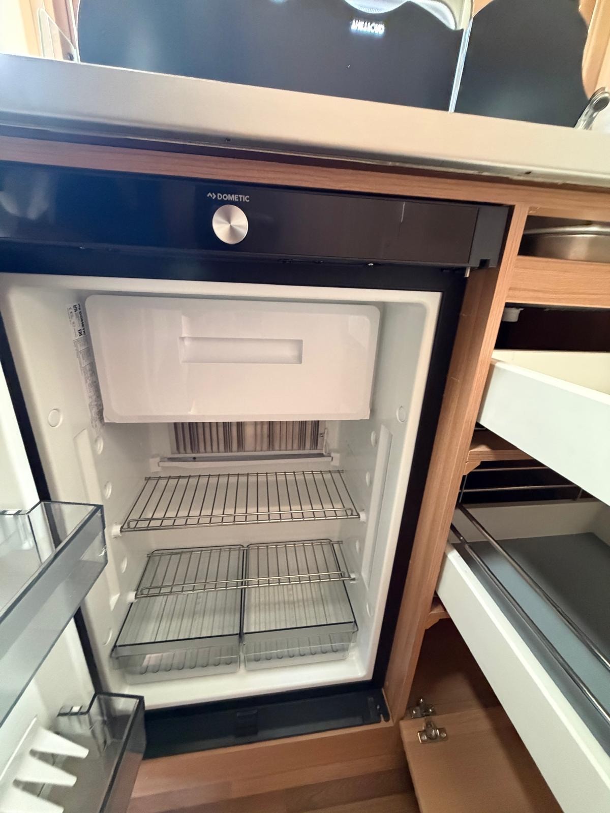 LMC LMC Breezer V646 G – Automat (150 PS) | Längsbetten & Aufstelldach | 4 Personen | Doppel-Garantie-image-19