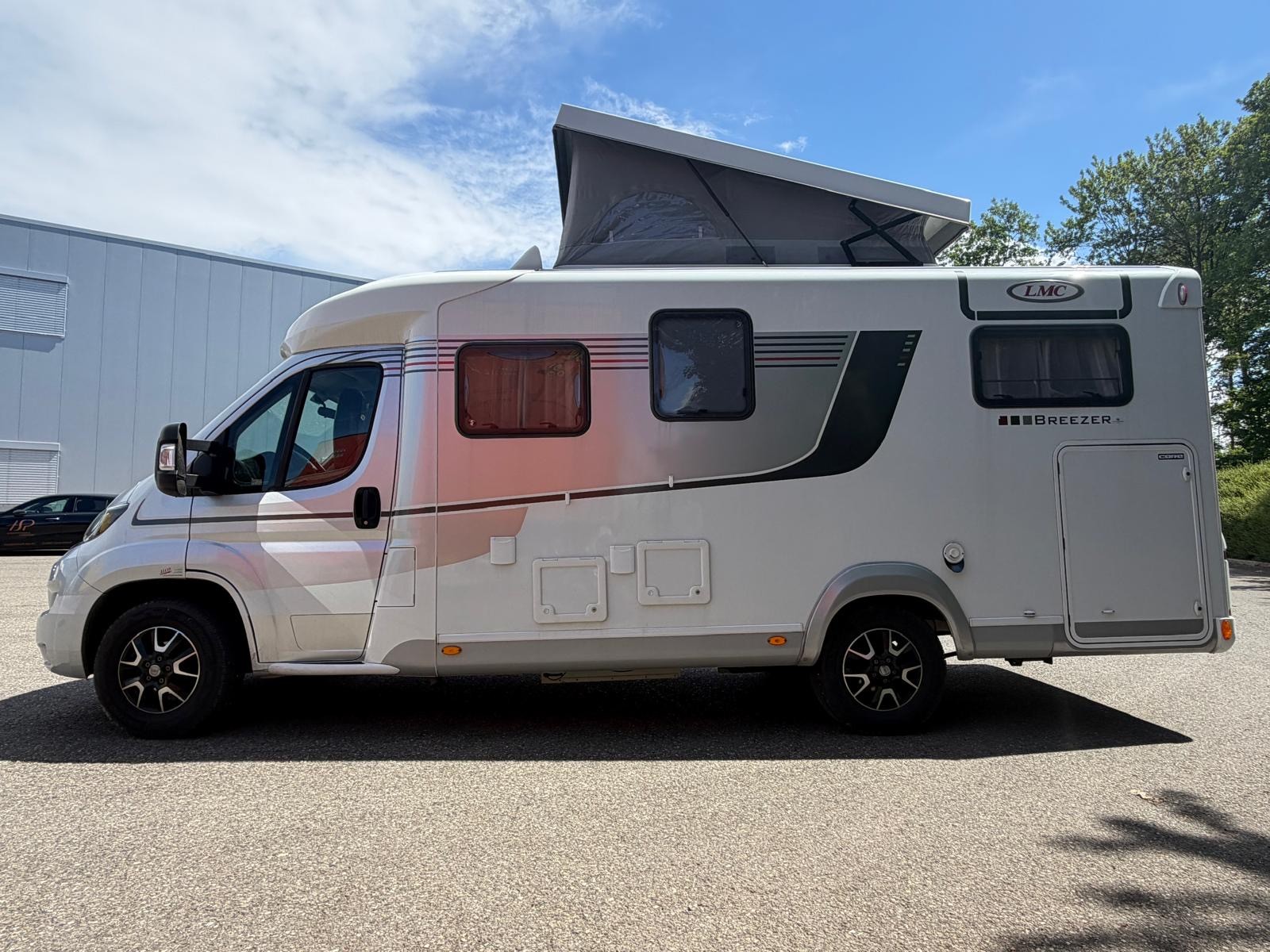 LMC LMC Breezer V646 G – Automat (150 PS) | Längsbetten & Aufstelldach | 4 Personen | Doppel-Garantie-image-3