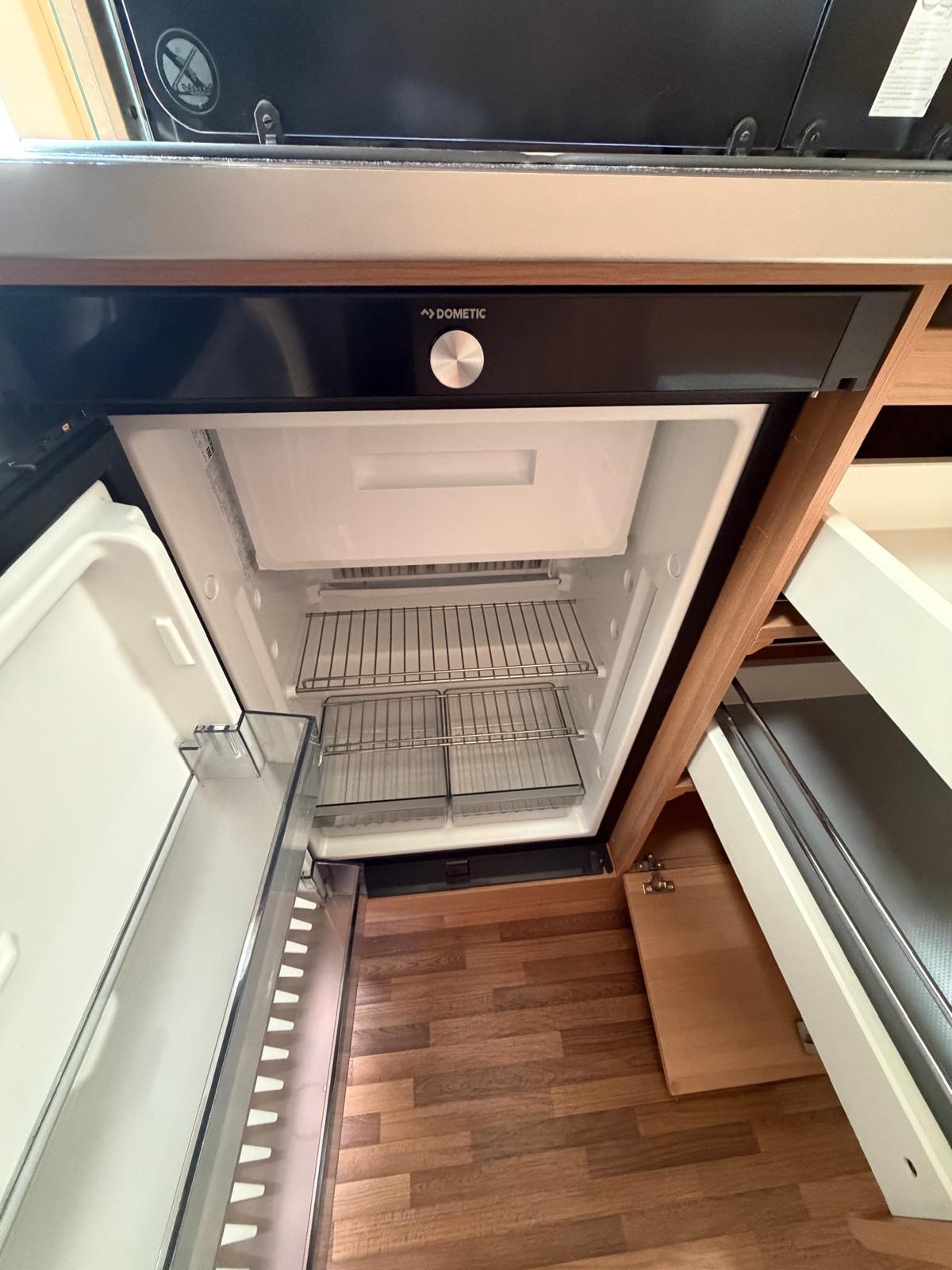 LMC LMC Breezer V646 G – Automat (150 PS) | Längsbetten & Aufstelldach | 4 Personen | Doppel-Garantie-image-18