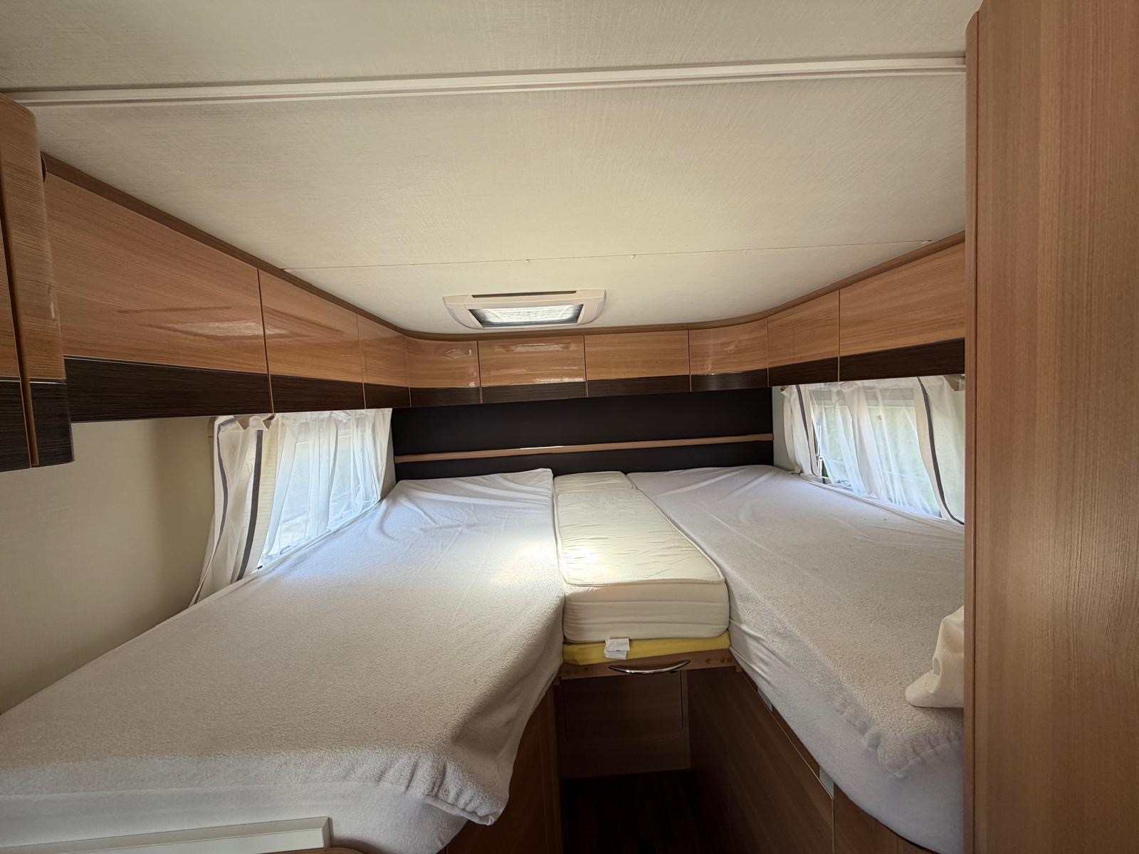 LMC LMC Breezer V646 G – Automat (150 PS) | Längsbetten & Aufstelldach | 4 Personen | Doppel-Garantie-image-24