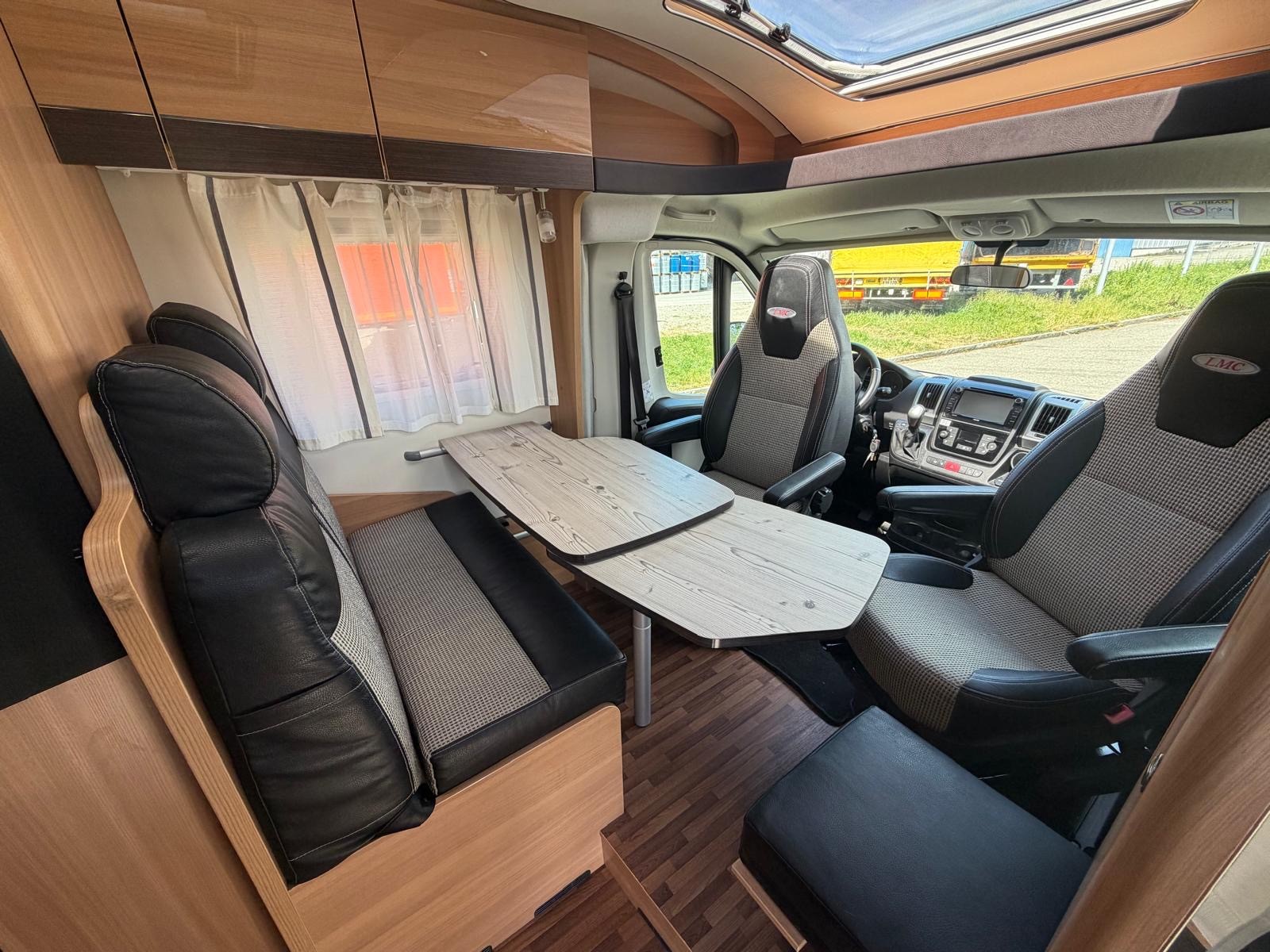 LMC LMC Breezer V646 G – Automat (150 PS) | Längsbetten & Aufstelldach | 4 Personen | Doppel-Garantie-image-11