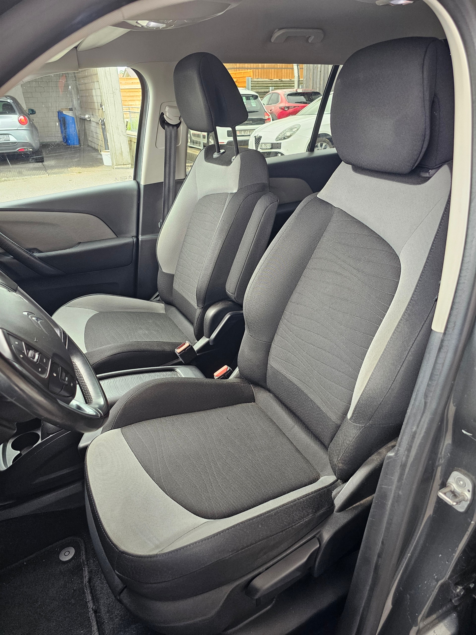 CITROEN Grand C4 Picasso 2.0 BlueHDi Intensive Automatic-image-12