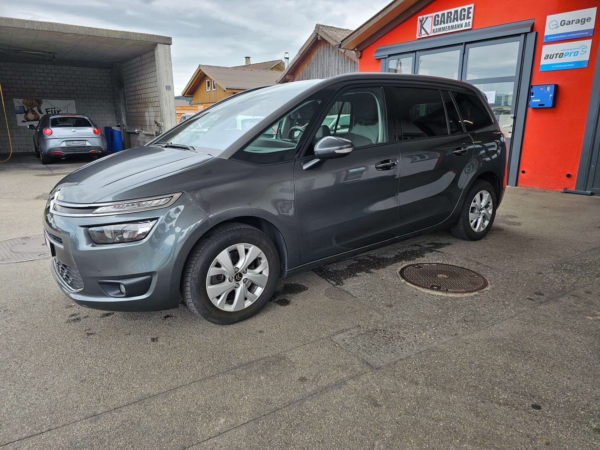 CITROEN Grand C4 Picasso 2.0 BlueHDi Intensive Automatic-image-1