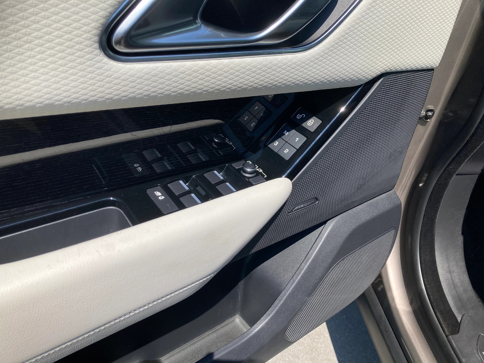 LAND ROVER Range Rover Velar P 300 Automatic mit Anhängerkupplung-image-12