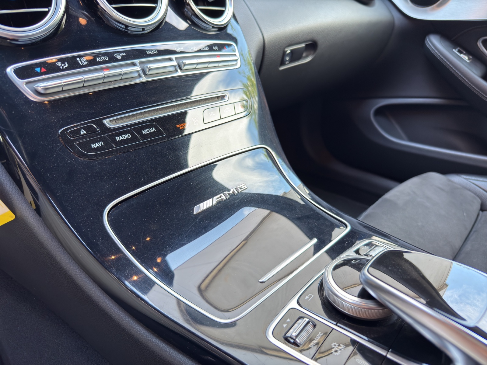 MERCEDES-BENZ C 63 Cabriolet AMG Speedshift-image-11