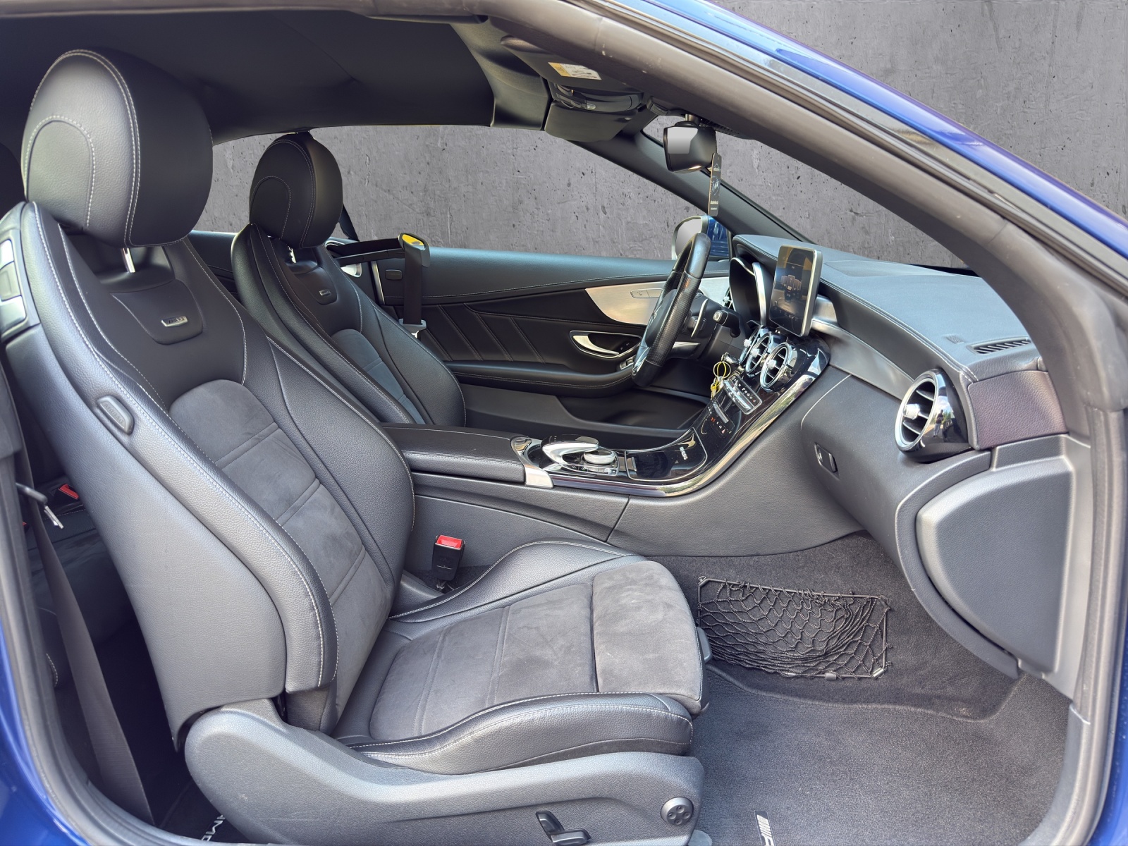 MERCEDES-BENZ C 63 Cabriolet AMG Speedshift-image-12