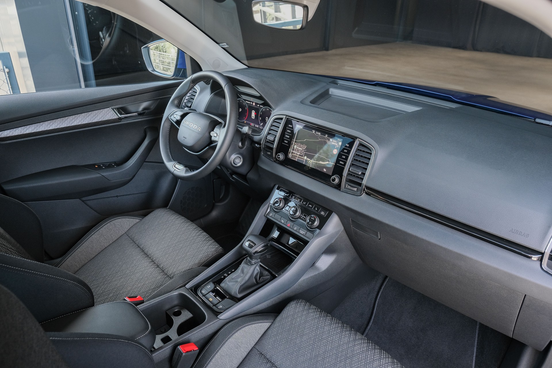 SKODA Karoq 1.5 TSI Top Selection DSG-image-12