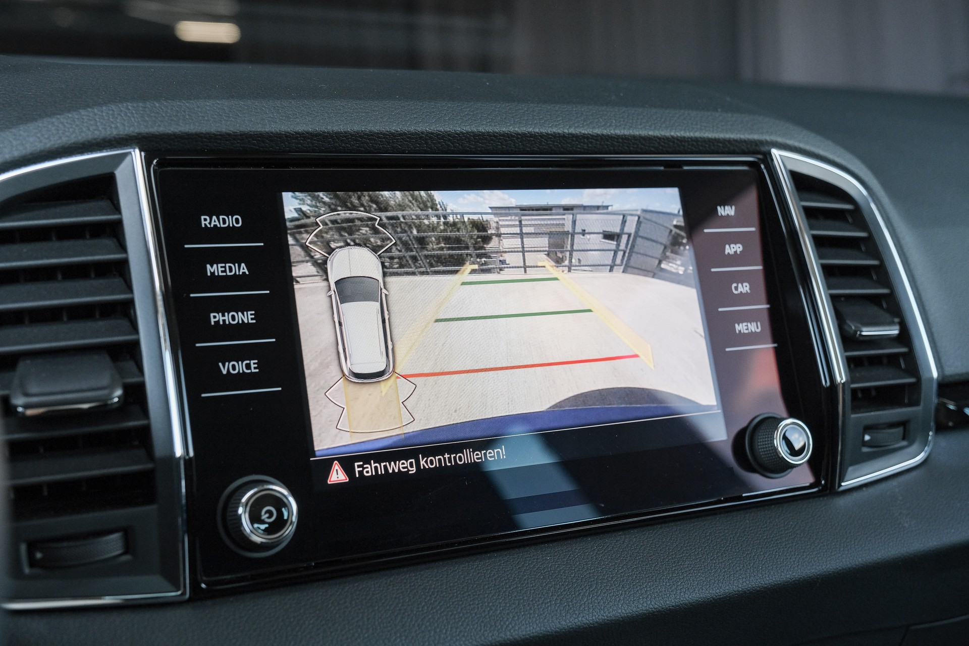 SKODA Karoq 1.5 TSI Top Selection DSG-image-17