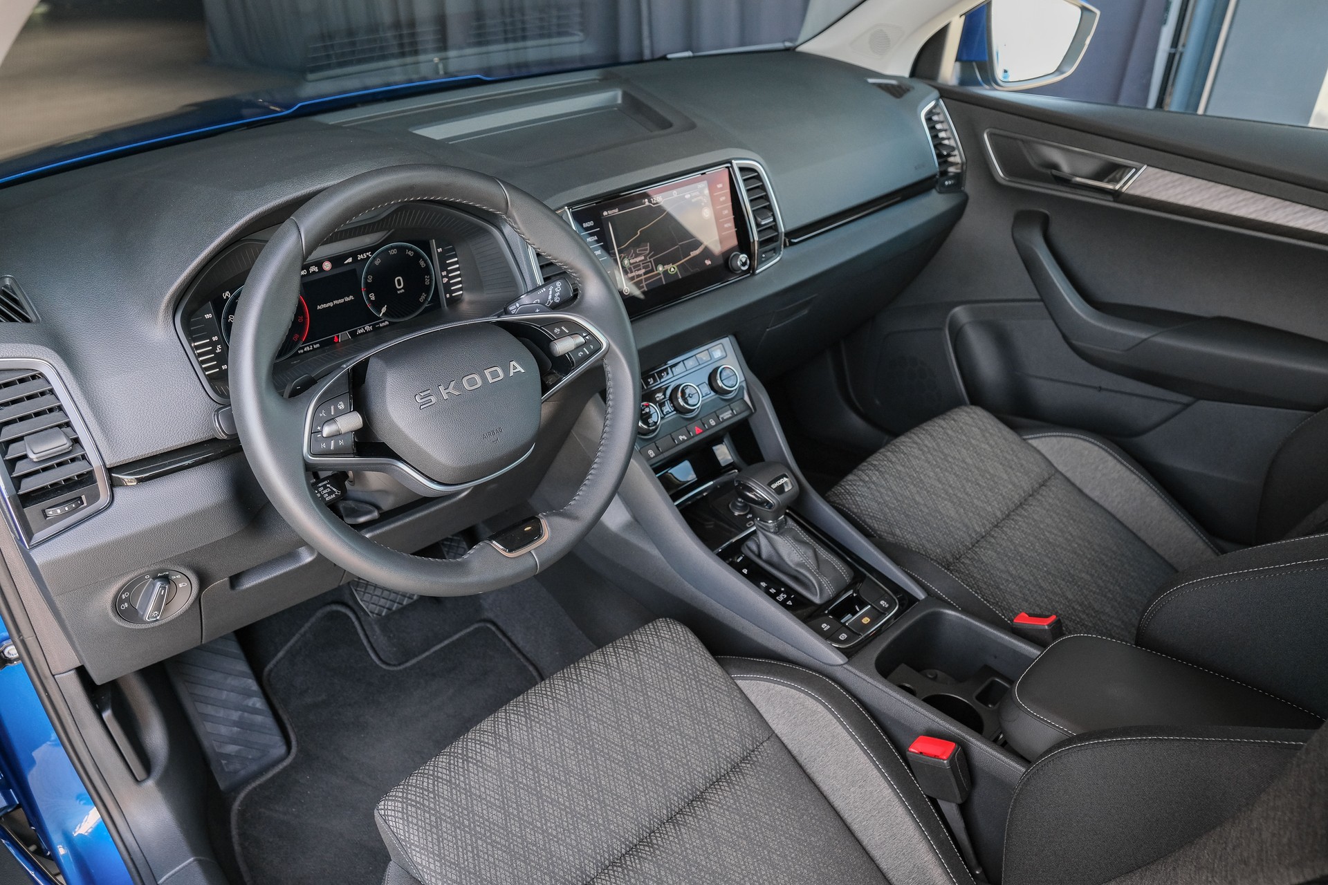 SKODA Karoq 1.5 TSI Top Selection DSG-image-11
