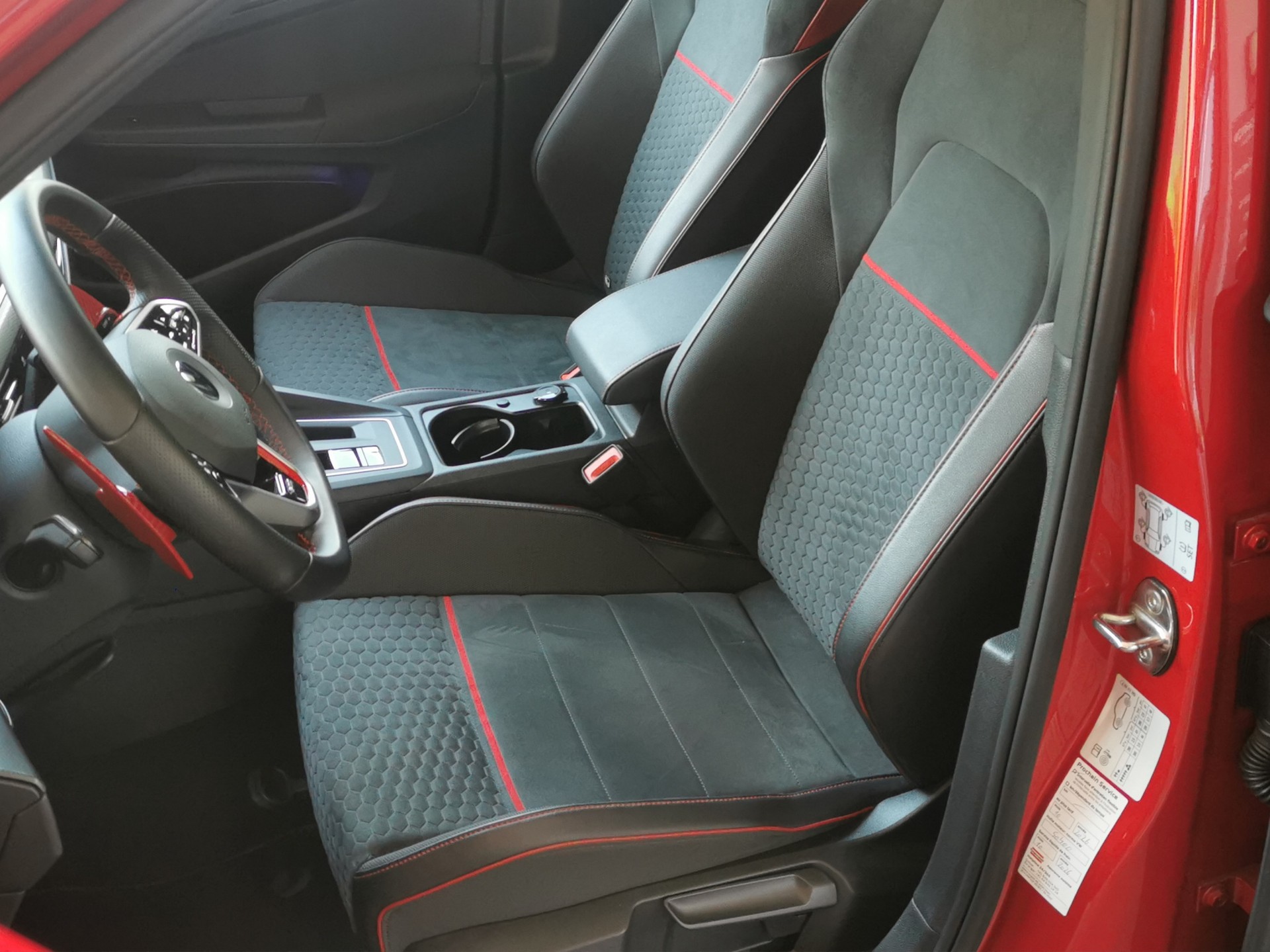 VW Golf 2.0 TSI GTI Clubsport DSG-image-11