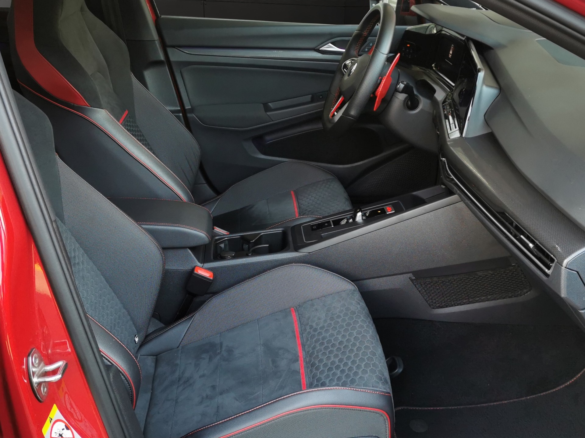 VW Golf 2.0 TSI GTI Clubsport DSG-image-14