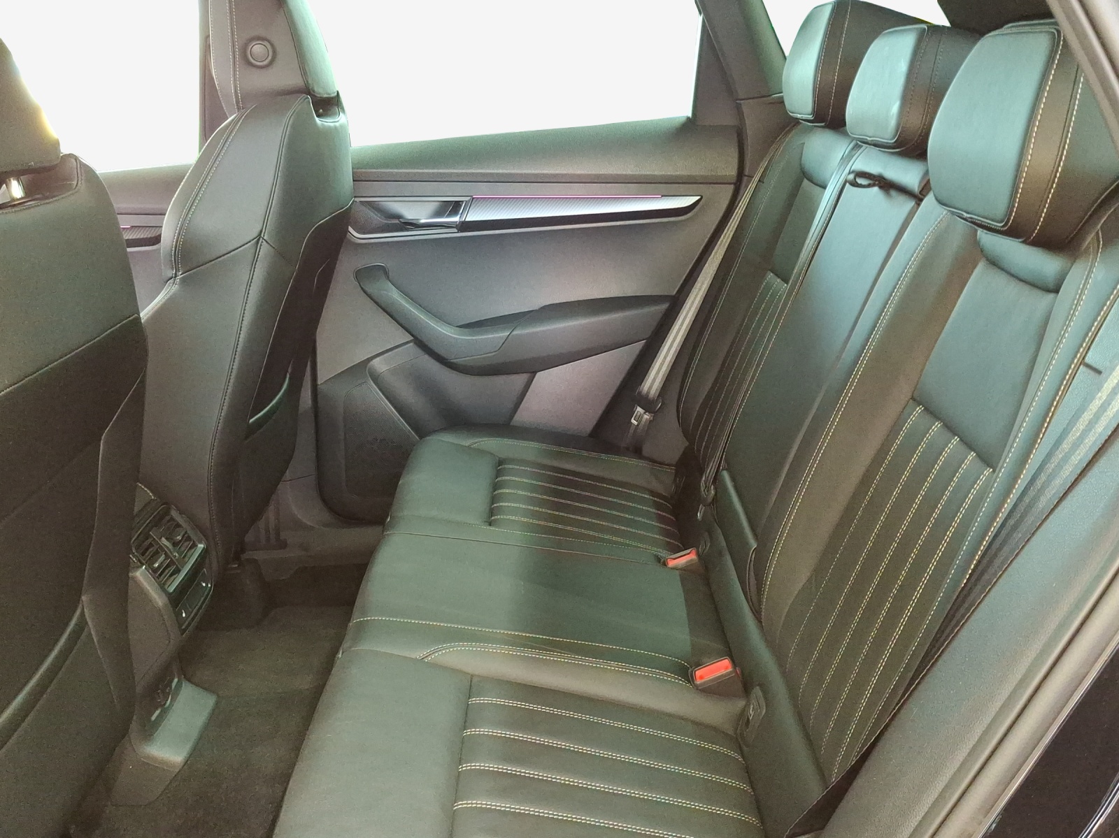SKODA Karoq 2.0 TSI SportLine 4x4 DSG-image-11
