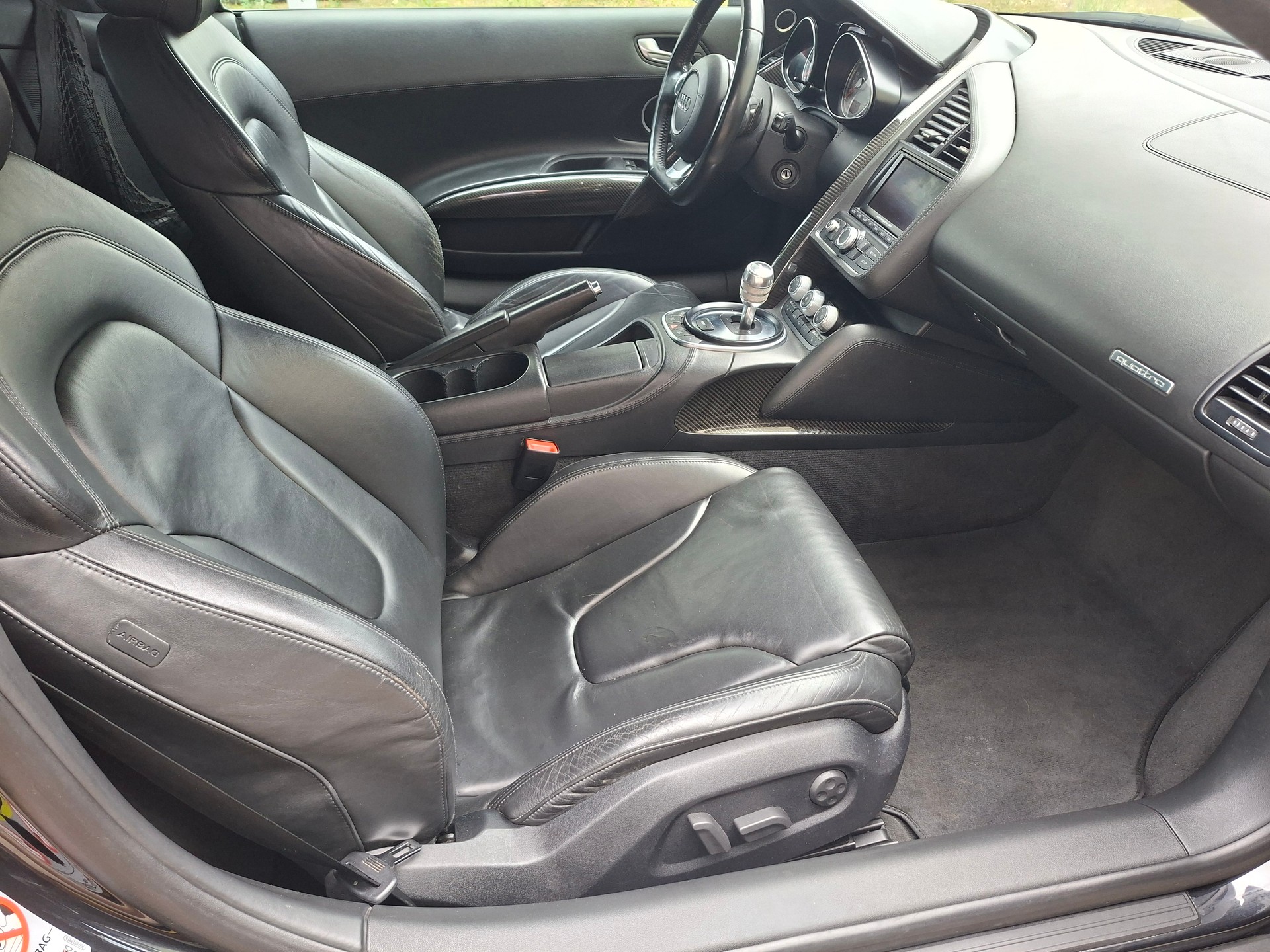 AUDI R8 Coupé 4.2-image-7