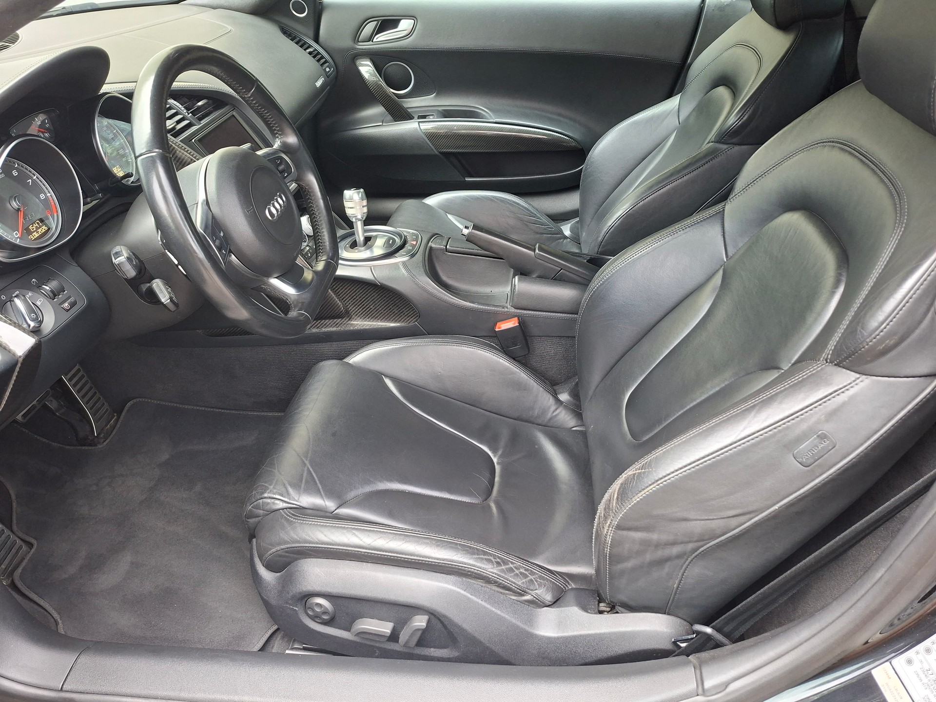 AUDI R8 Coupé 4.2-image-6