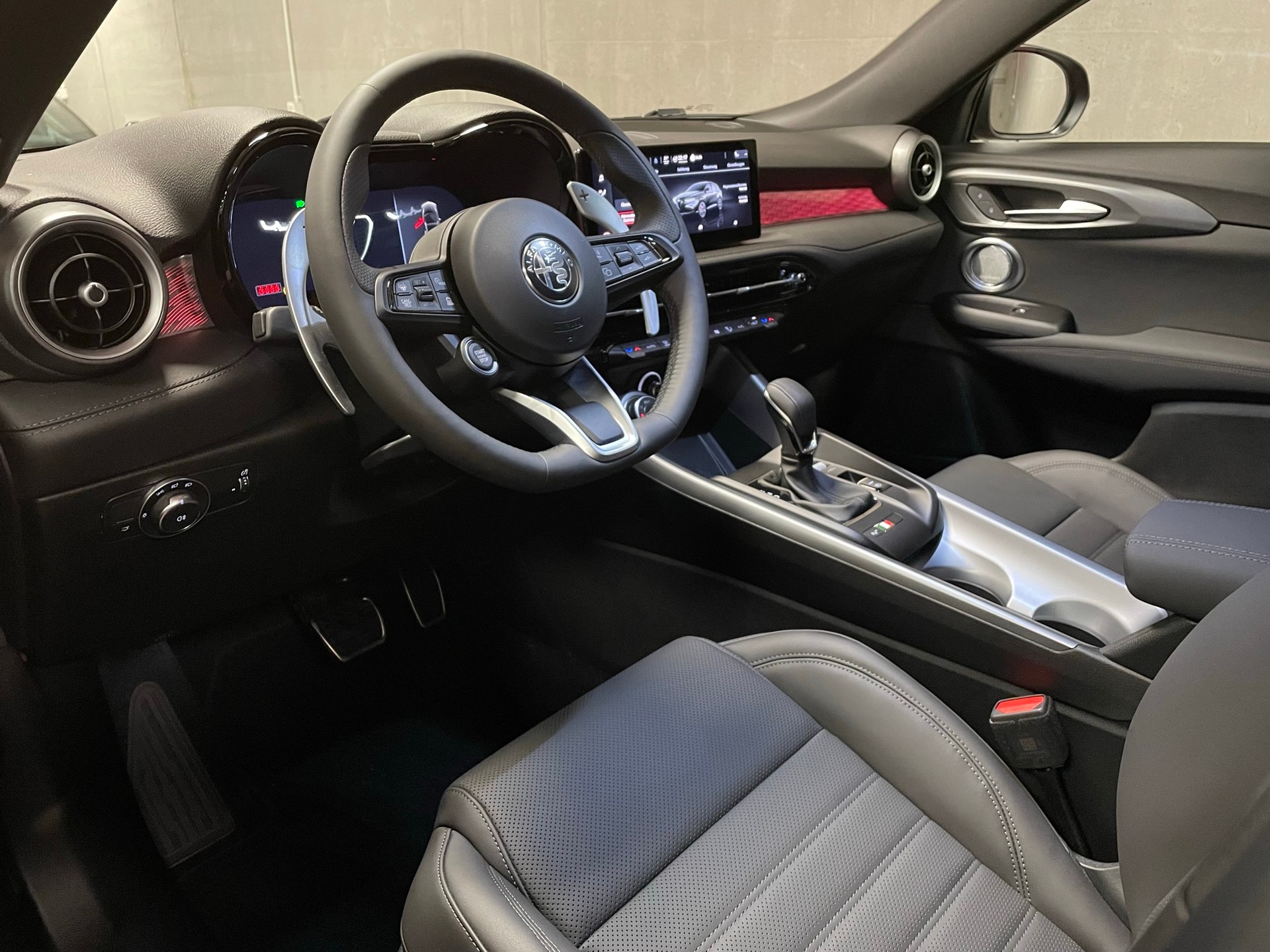 ALFA ROMEO TONALE 1.3 Plug-in Hybrid-showroom-element-2
