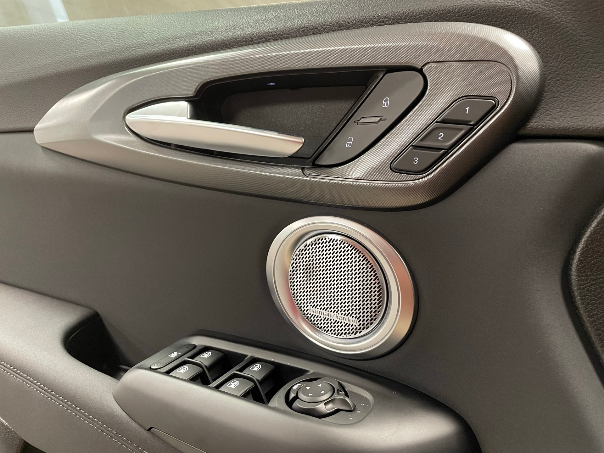 ALFA ROMEO TONALE 1.3 Plug-in Hybrid-image-12