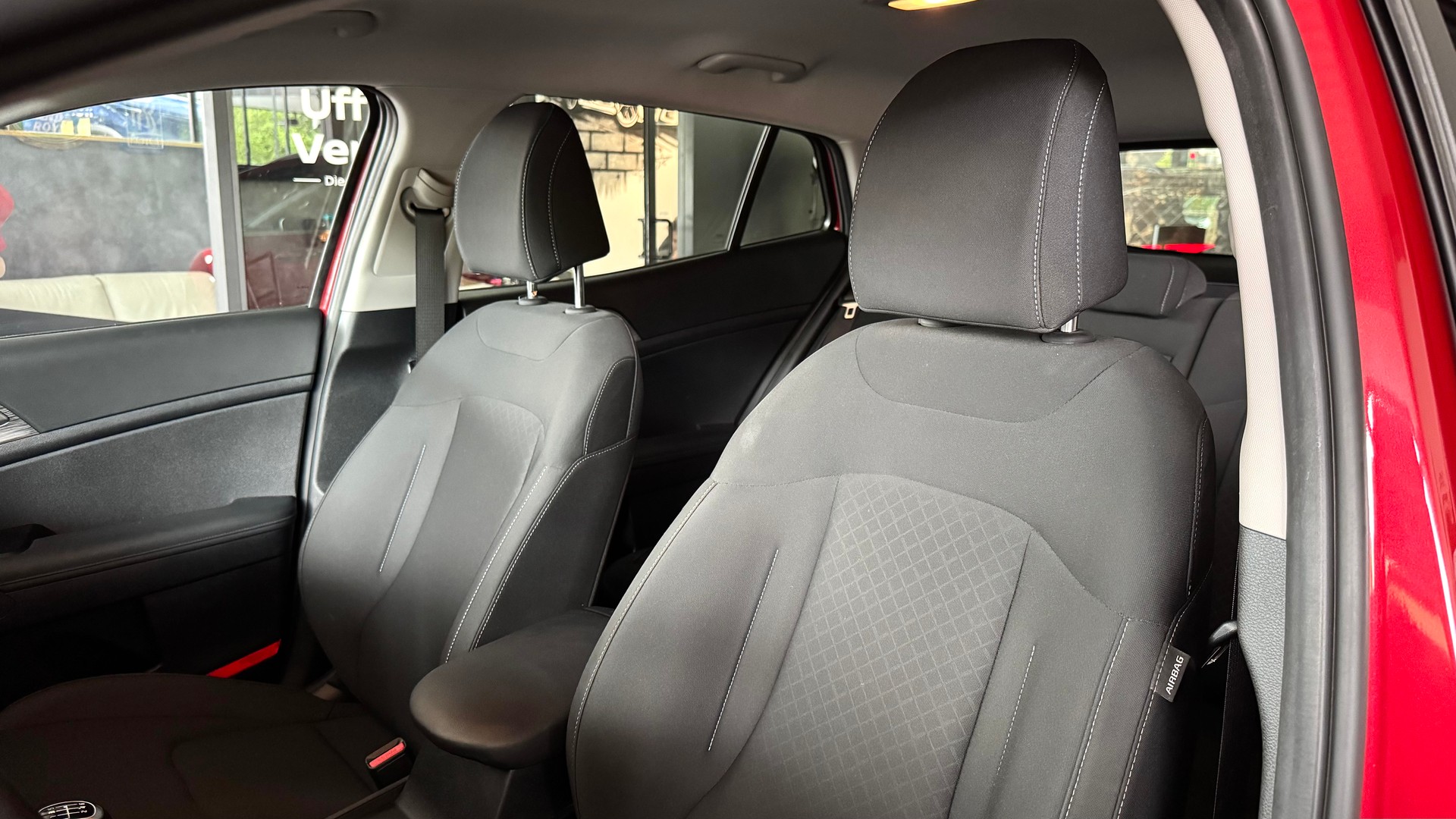 KIA Sportage 1.6T-GDi MHEV-image-9