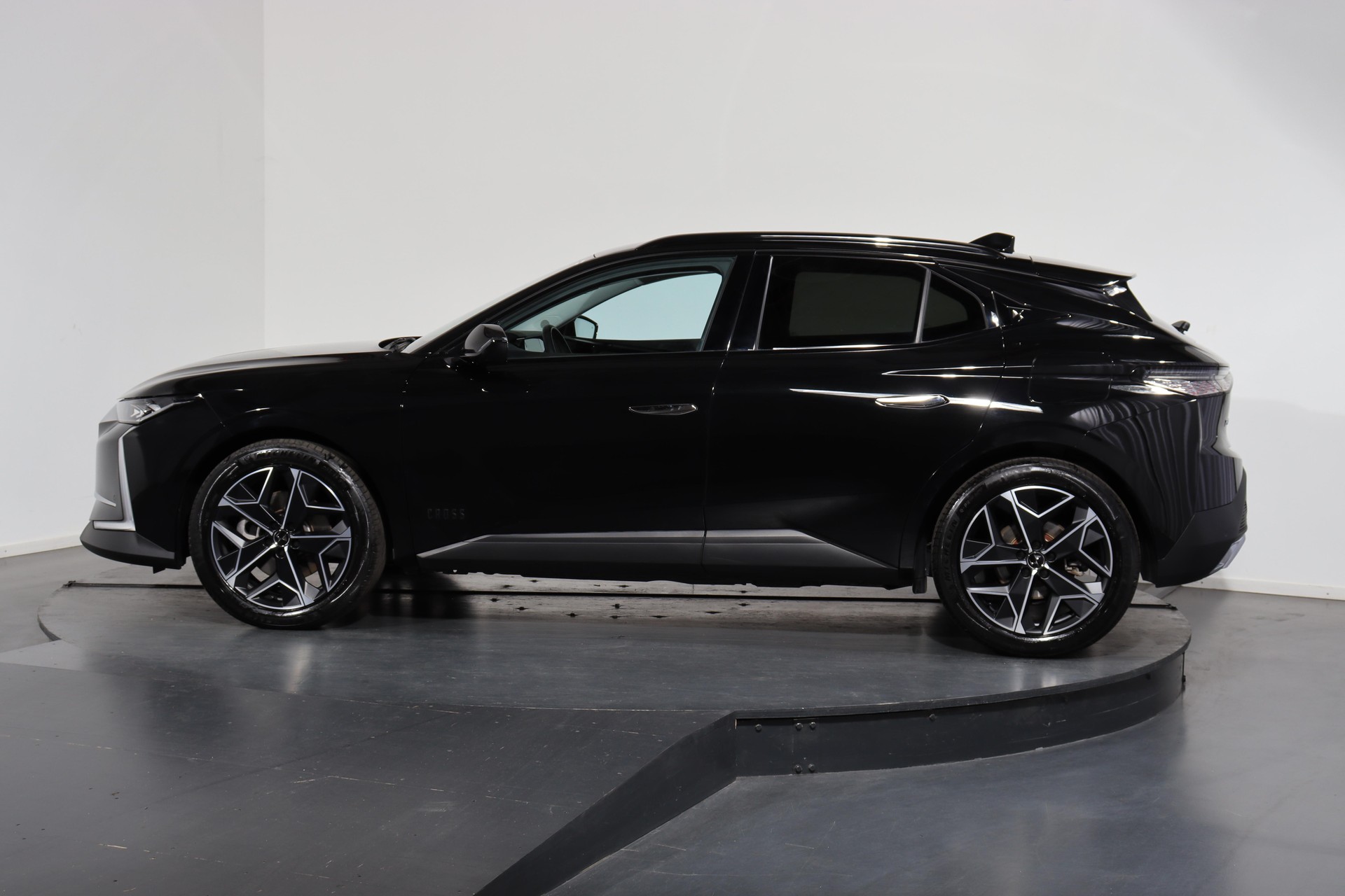 DS AUTOMOBILES 4 1.6 E-Tense Cross Rivoli-image-1