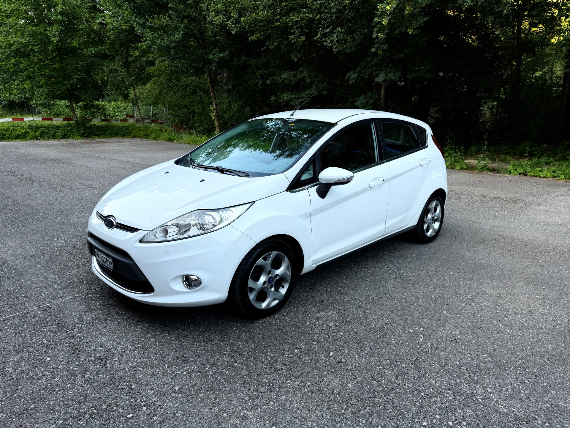 FORD Fiesta 1.4 16V Colourline-image-8