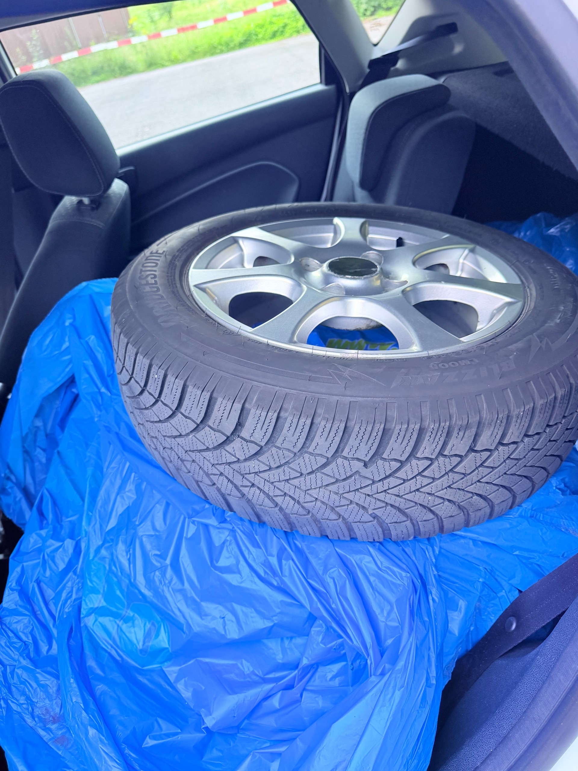 FORD Fiesta 1.4 16V Colourline-image-5