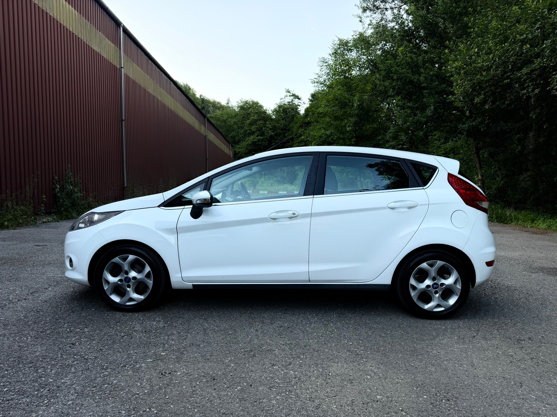 FORD Fiesta 1.4 16V Colourline-image-6