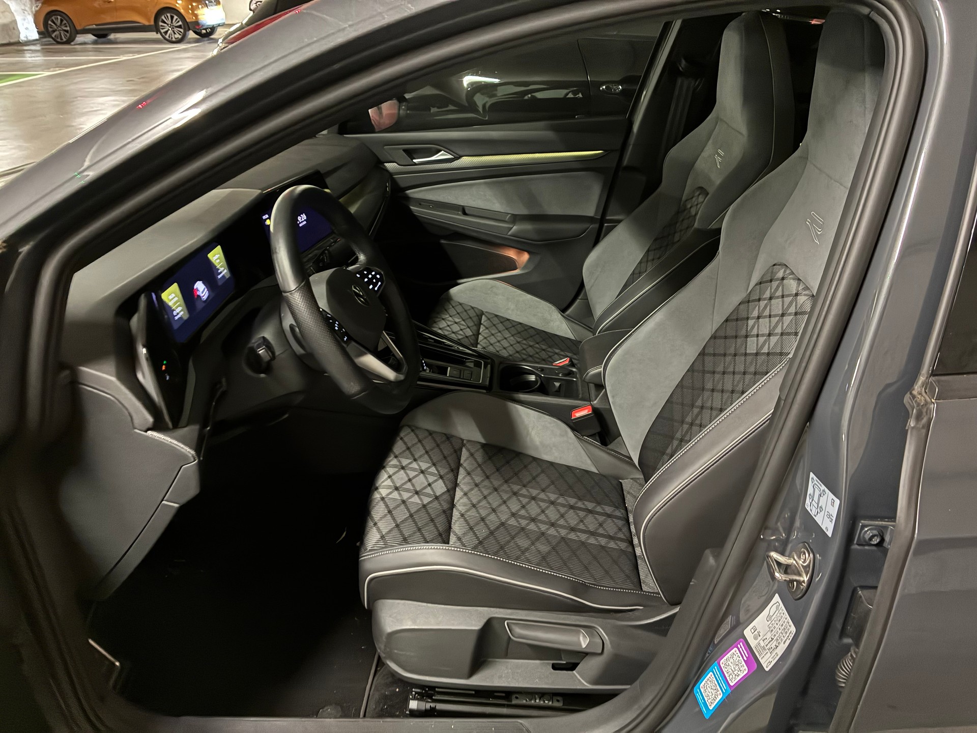 VW 2.0 TDI R-Line DSG 4motion-image-3