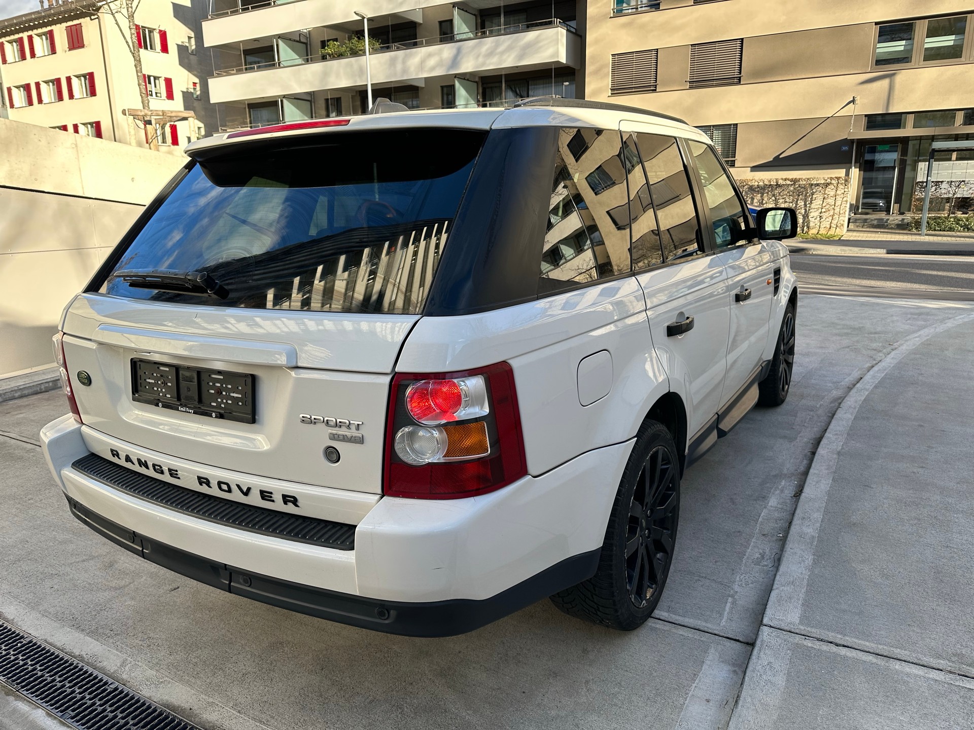 LAND ROVER 3.6 TDV8 HSE-image-1
