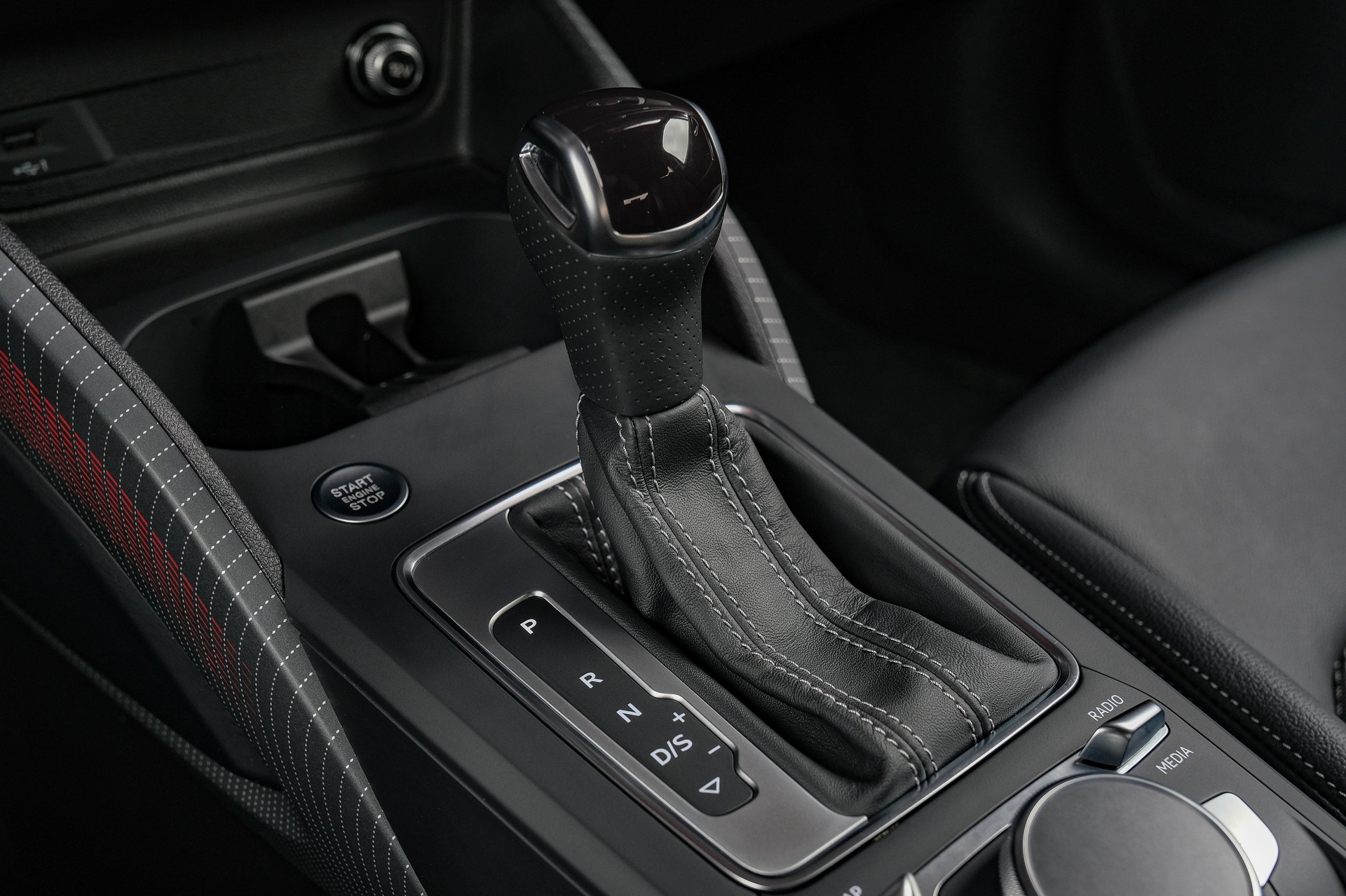 AUDI Q2 35 TFSI S line S-tronic-image-19