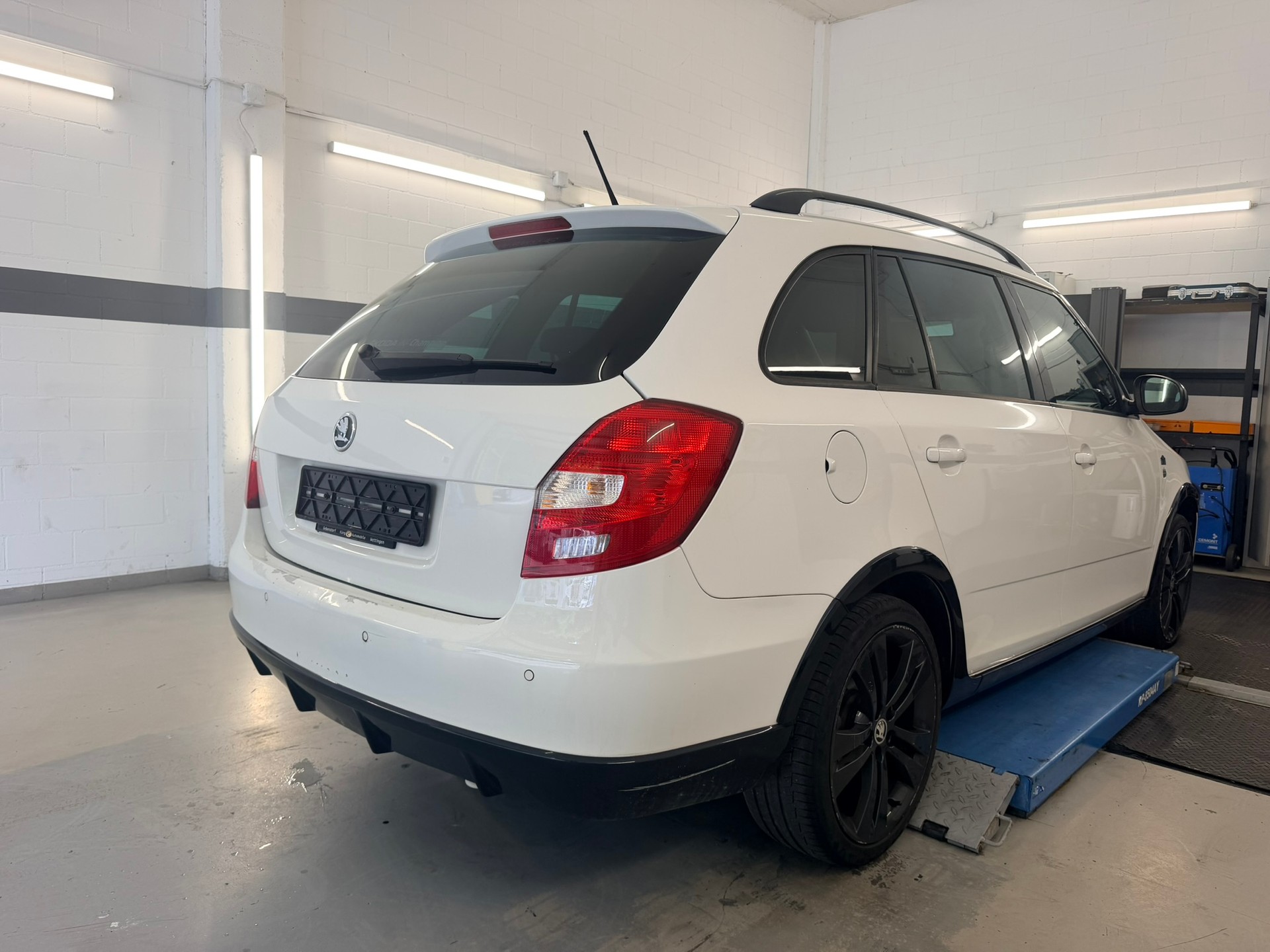 SKODA Fabia 1.2 TSI Elegance Monte Carlo-image-3