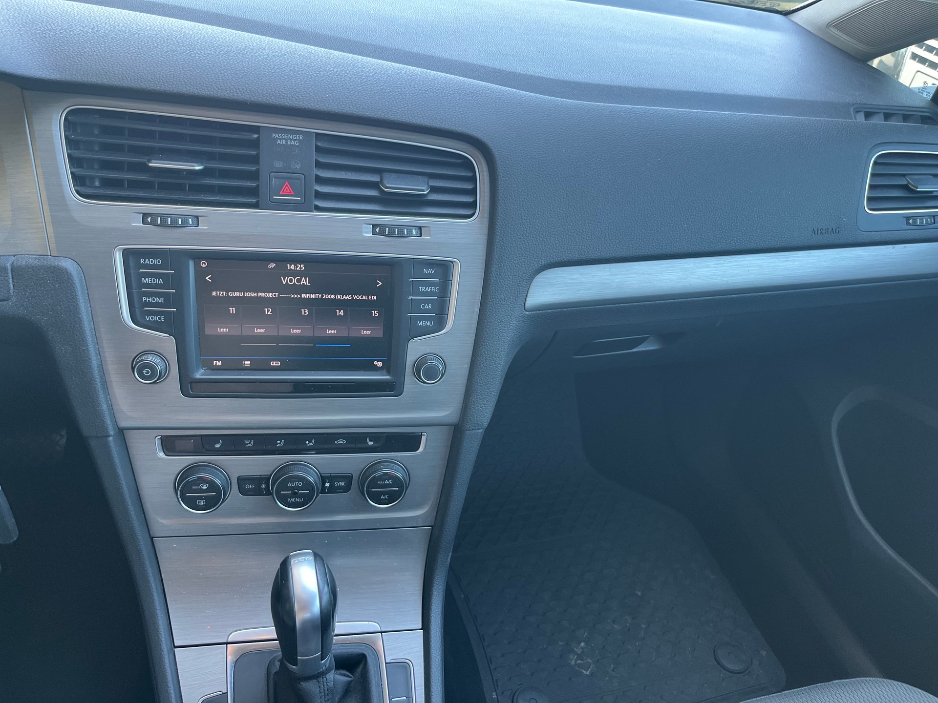 VW Golf Variant 1.4 TSI Lounge DSG-image-11