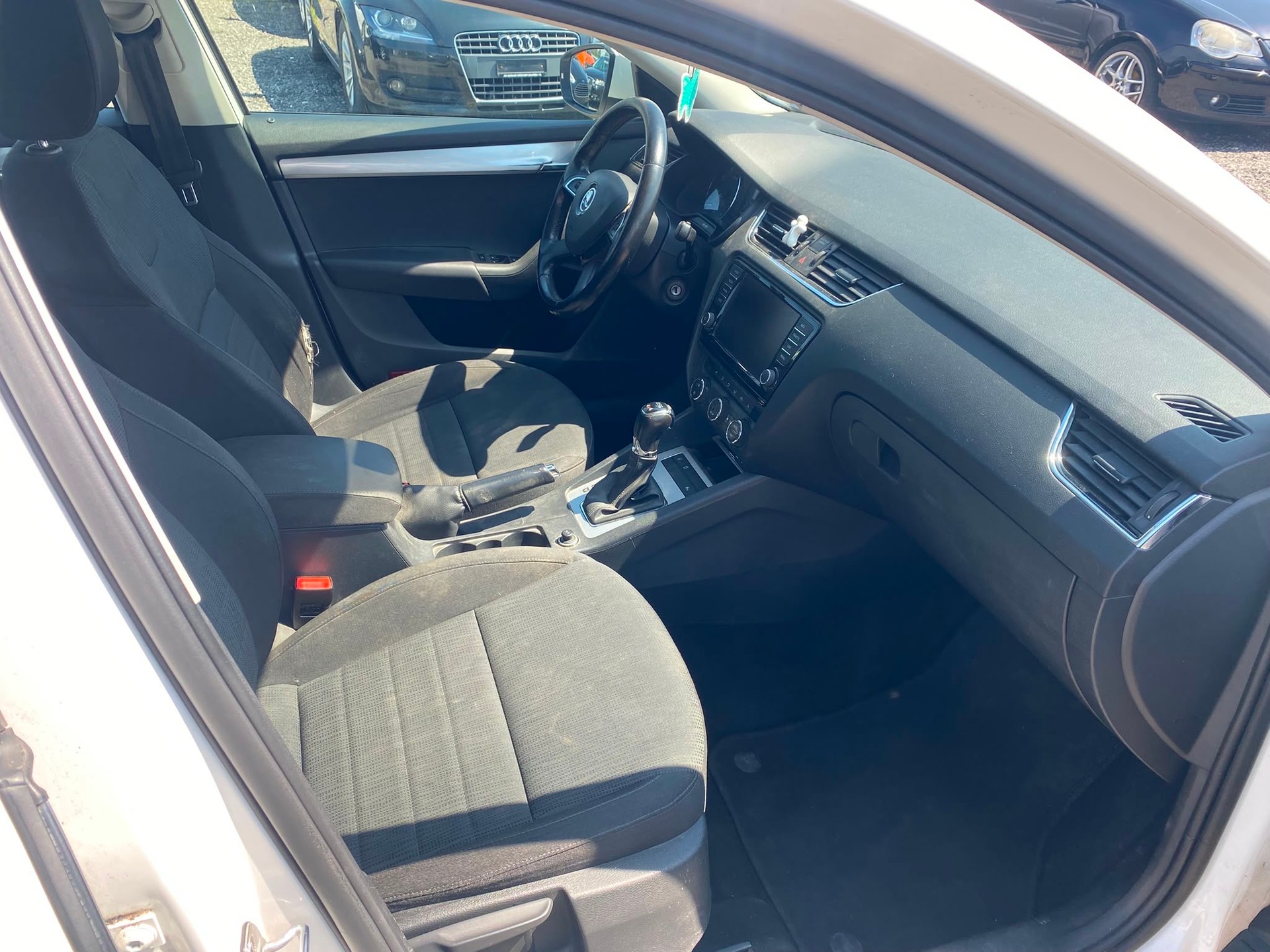 SKODA Octavia Combi 1.8 TSI Ambition 4x4 DSG-image-10