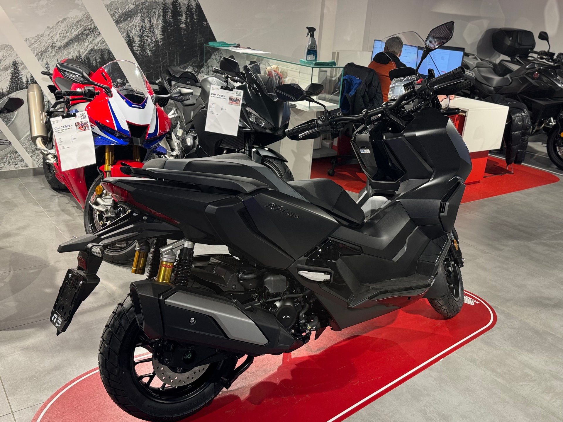 HONDA ADV 350-showroom-element-2