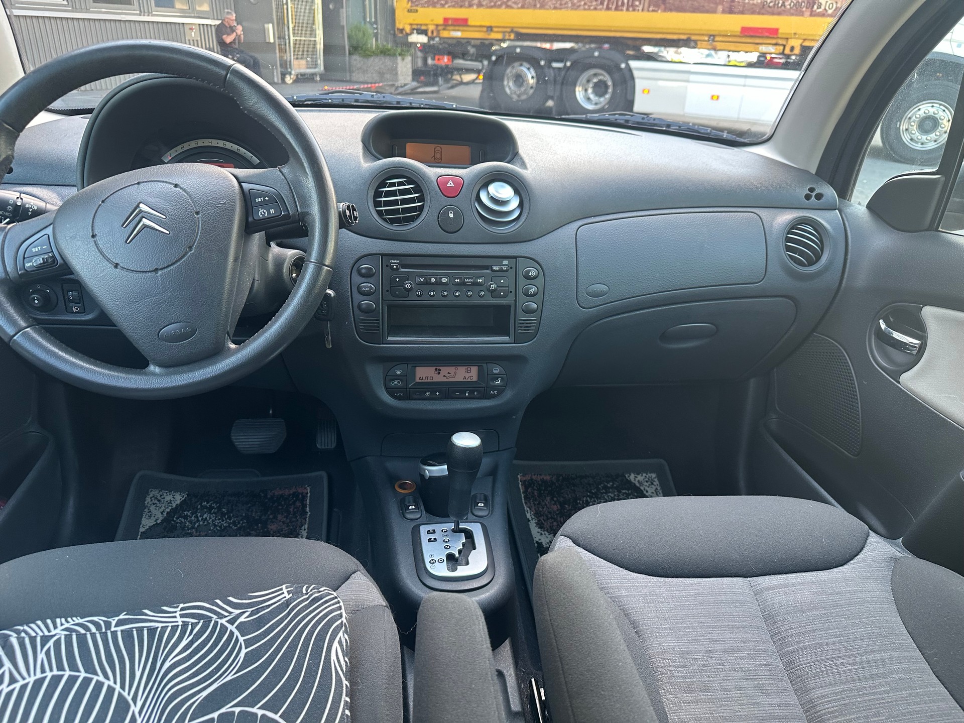 CITROEN C3 1.4i Exclusive-image-10