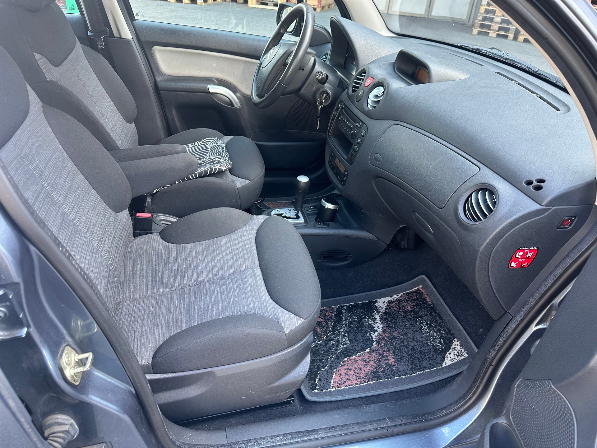 CITROEN C3 1.4i Exclusive-image-8