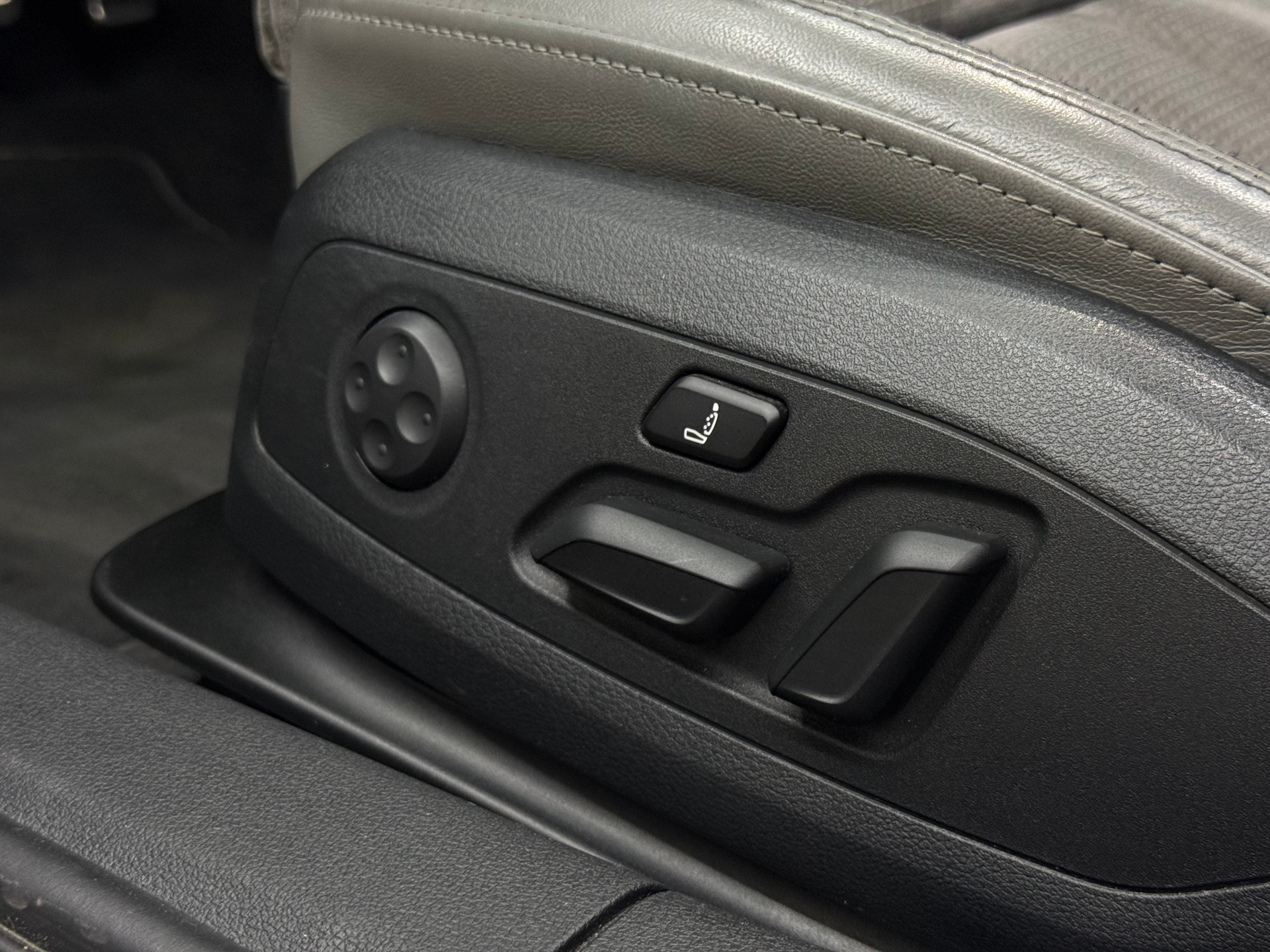AUDI S4 Avant 3.0 TDI quattro tiptronic-image-12