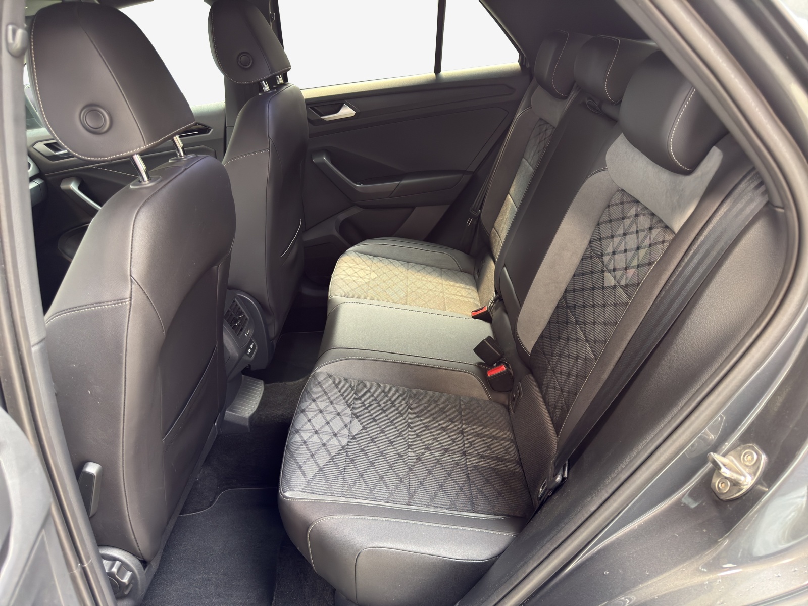 VW T-Roc 1.5 TSI EVO R-Line DSG-image-11