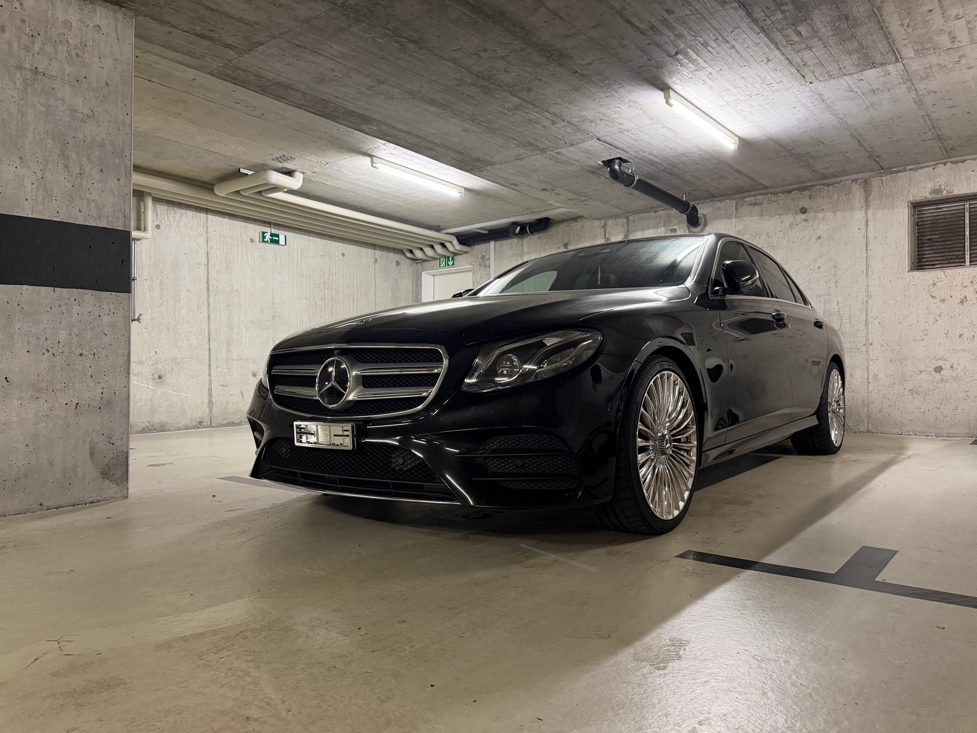 MERCEDES-BENZ E 200 AMG BlueTec-image-3