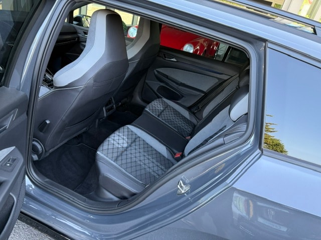 VW Golf 2.0 TSI R-Line DSG-image-12