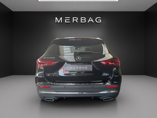 MERCEDES-BENZ GLA 250 4Matic Swiss Star-image-4