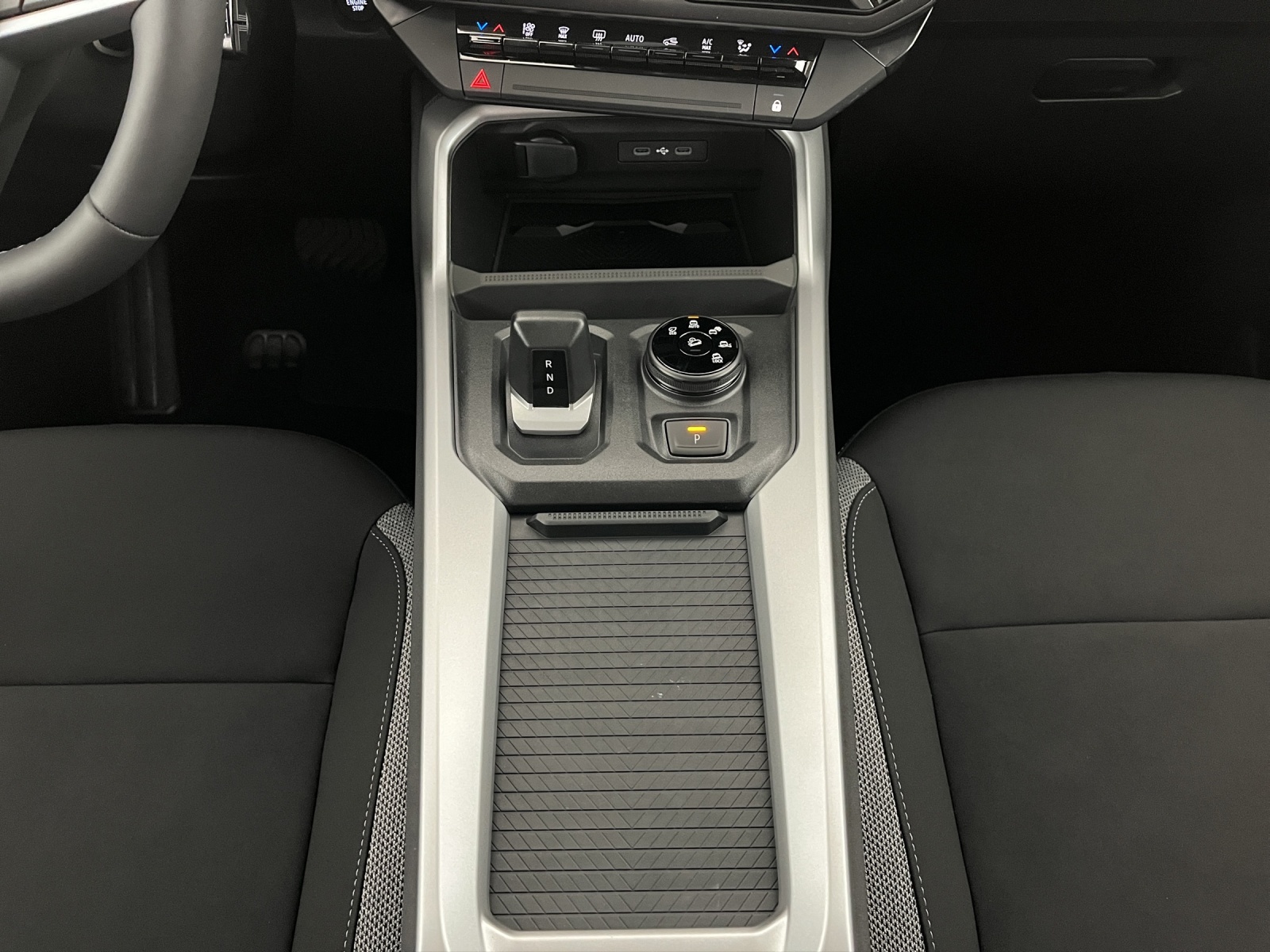 DACIA Bigster 1.2 Hybrid Journey 4WD-image-13