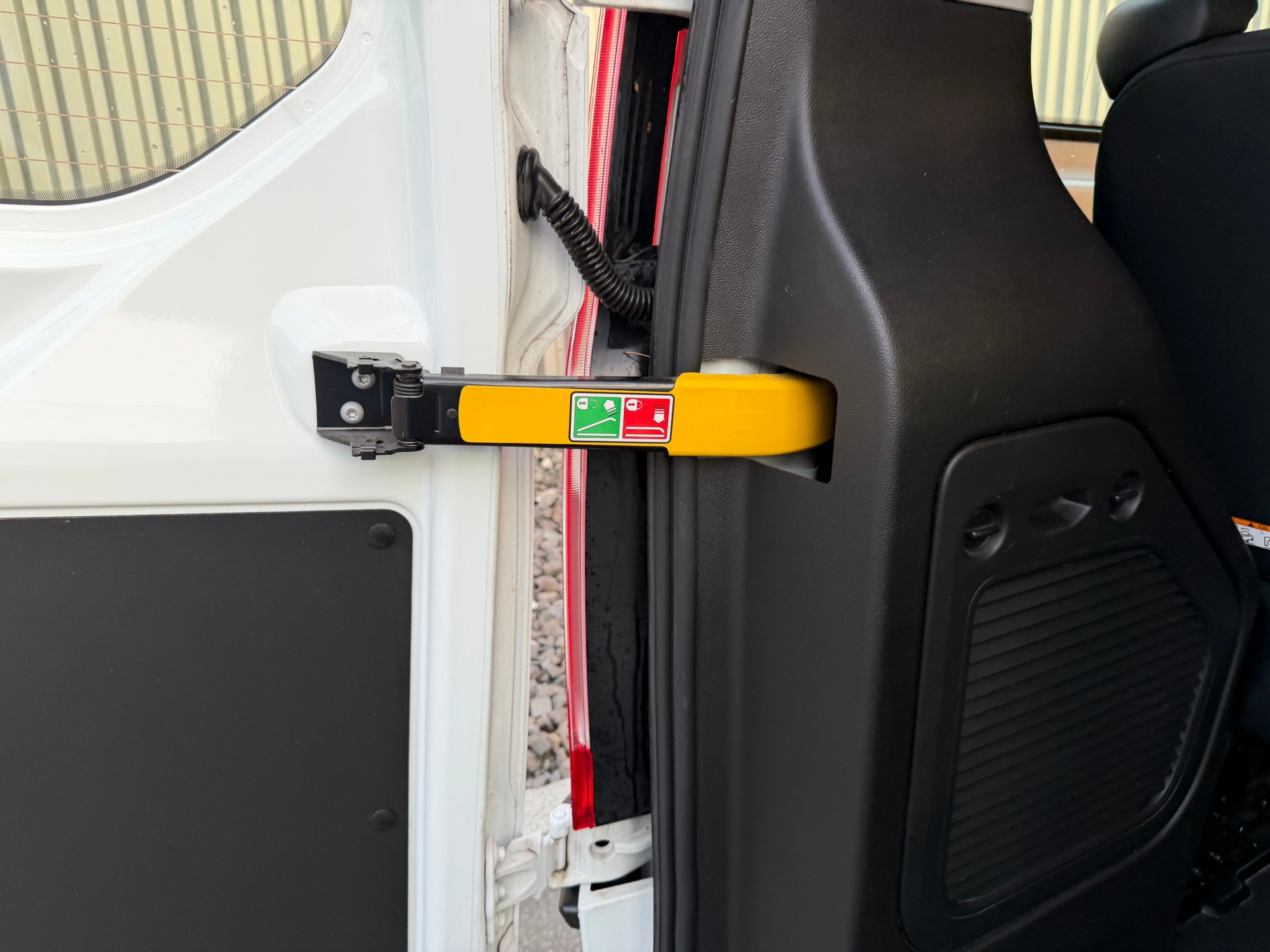 FORD Transit Custom 320 L1H1 Trend —-9 PLACES-image-11