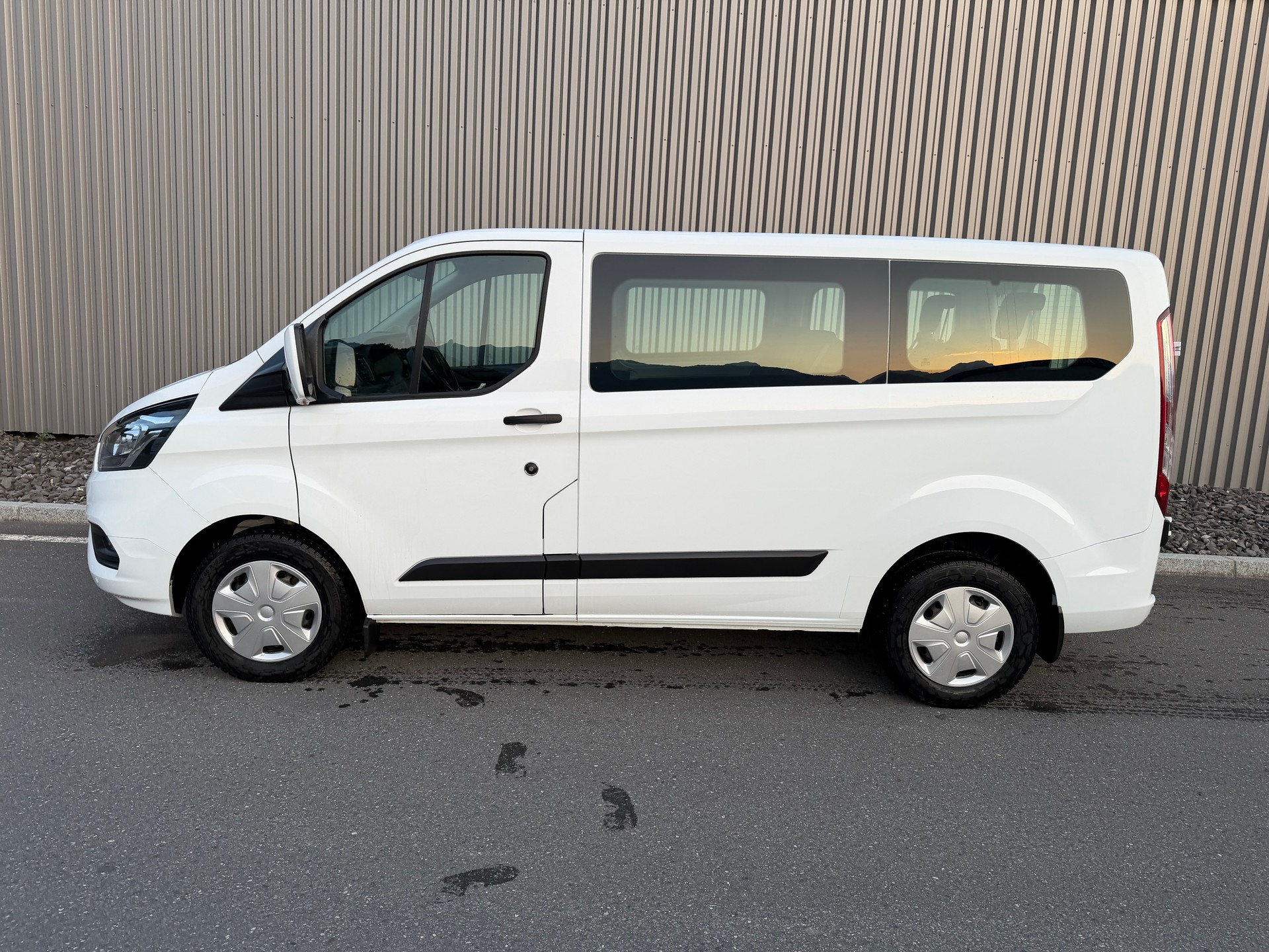 FORD Transit Custom 320 L1H1 Trend —-9 PLACES-image-1