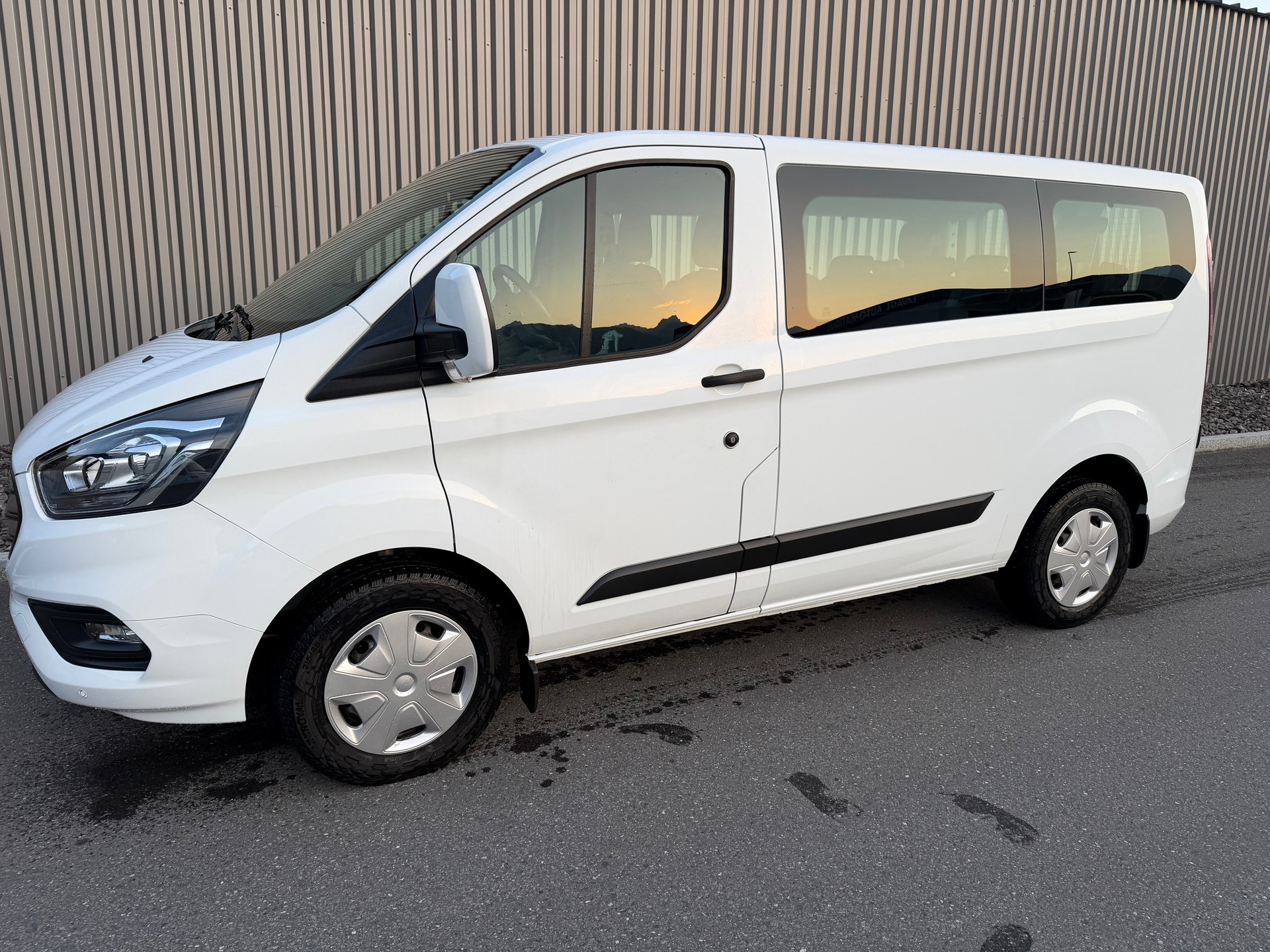 FORD Transit Custom 320 L1H1 Trend —-9 PLACES-image-0