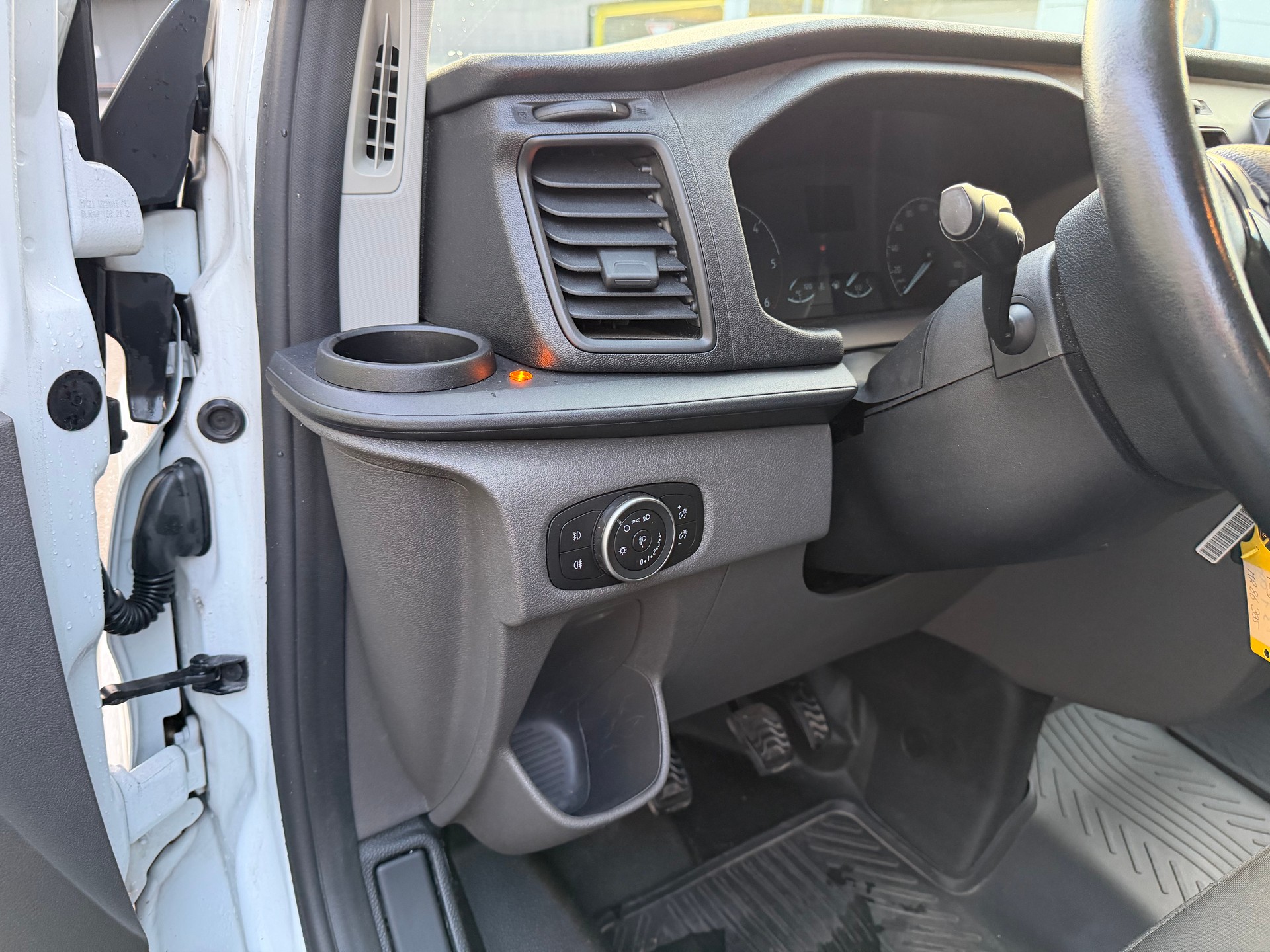 FORD Transit Custom 320 L1H1 Trend —-9 PLACES-image-15