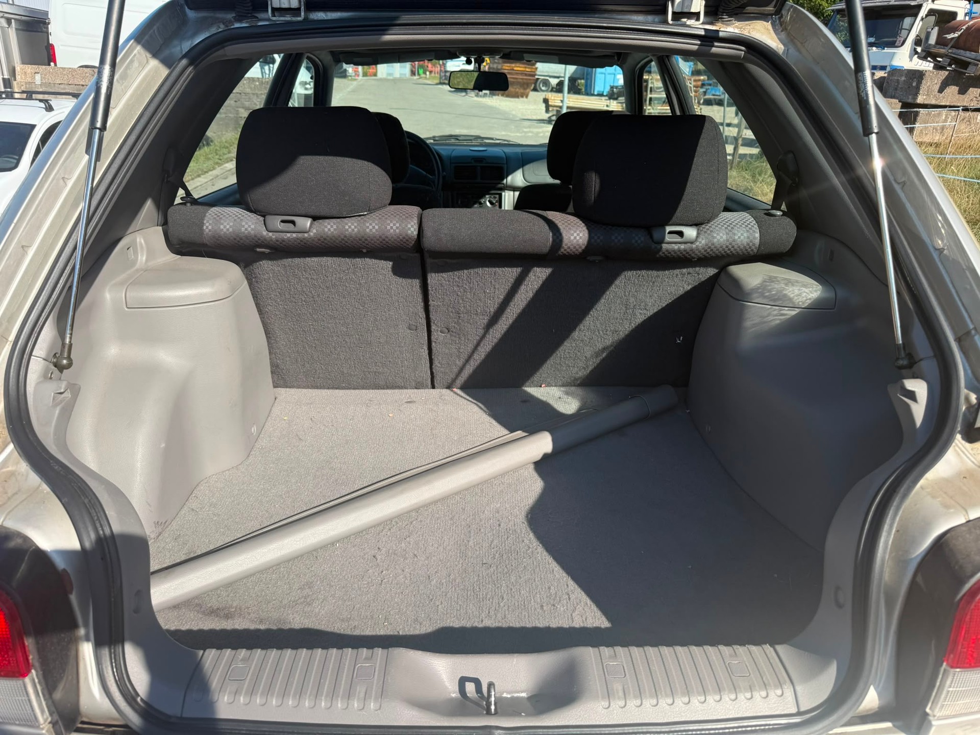 SUBARU Impreza 2.0 A-image-13