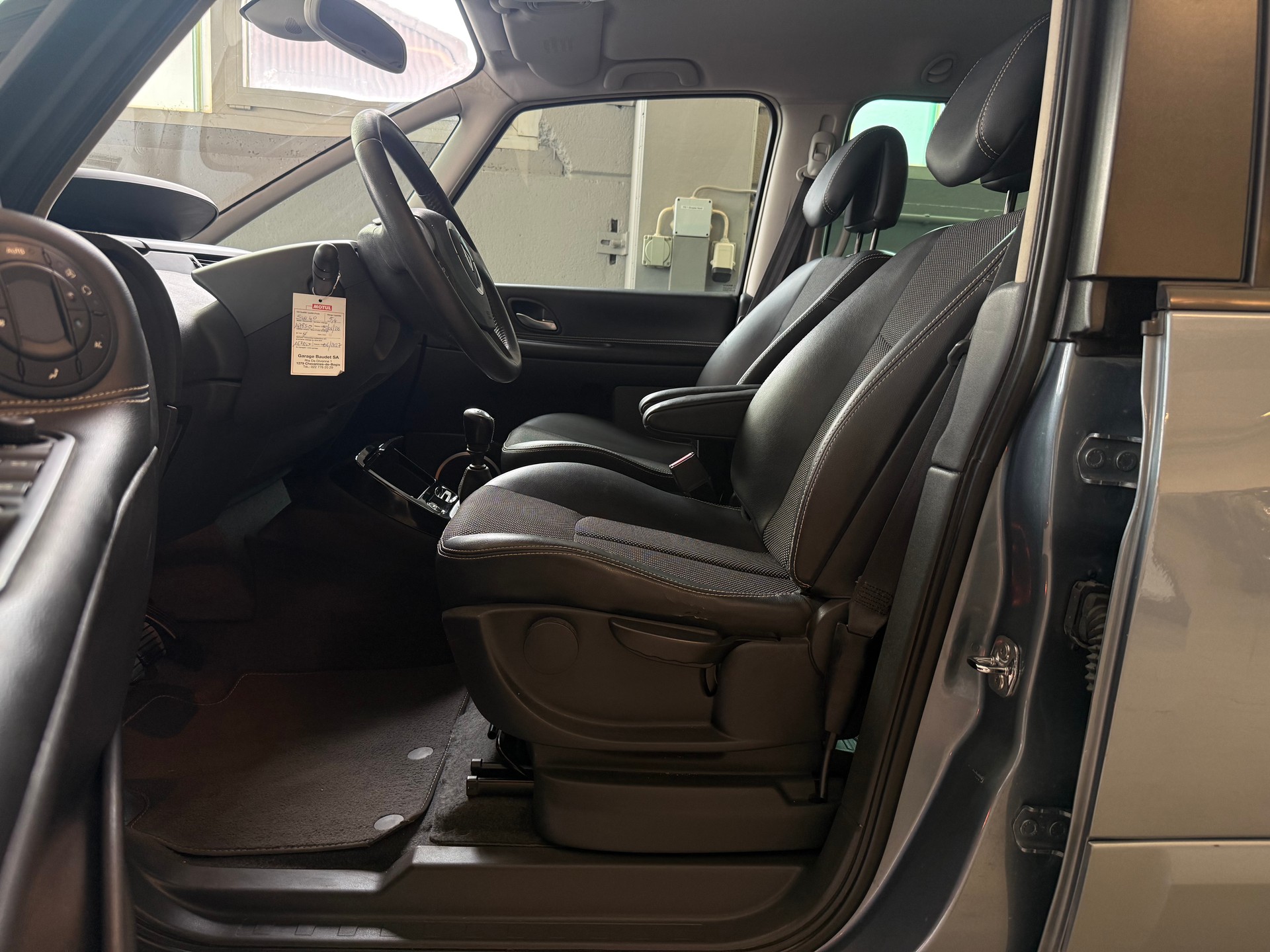RENAULT Grand Espace 2.0 Turbo Dynamique-image-9